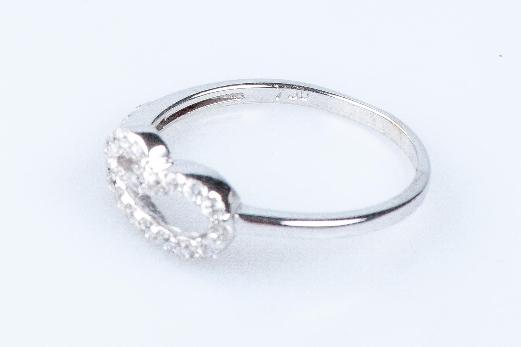18 carat white gold zirconium oxides ring For Sale 5