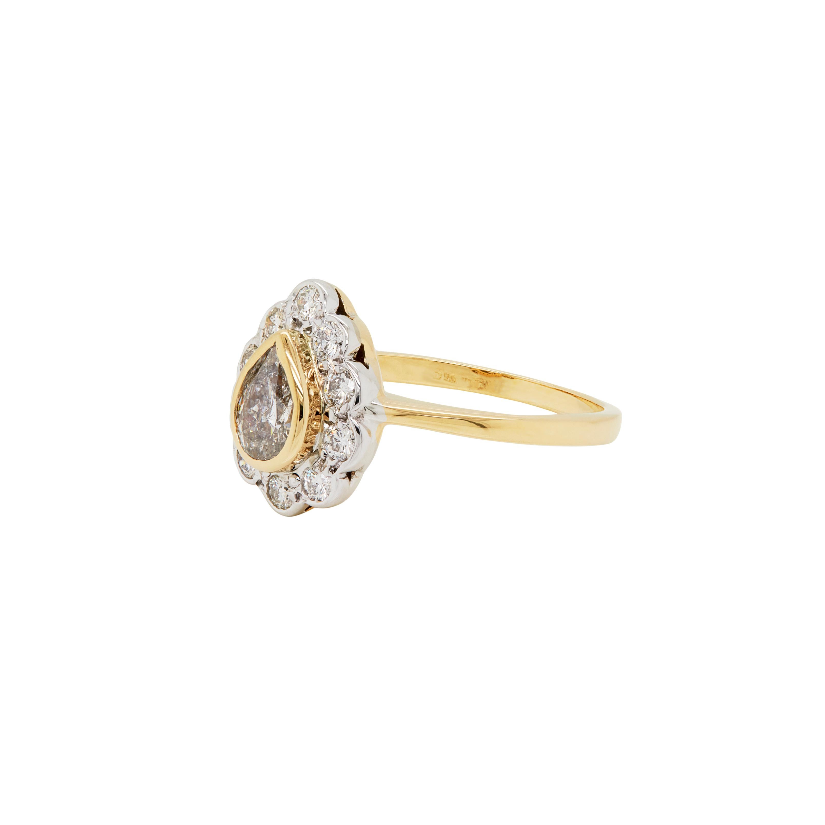 Qu'il s'agisse d'une bague de fiançailles romantique ou d'un ajout exquis à une collection de haute joaillerie, cette pièce ne manquera pas de faire une impression durable chaque fois qu'elle sera portée.

En son cœur trône fièrement un
