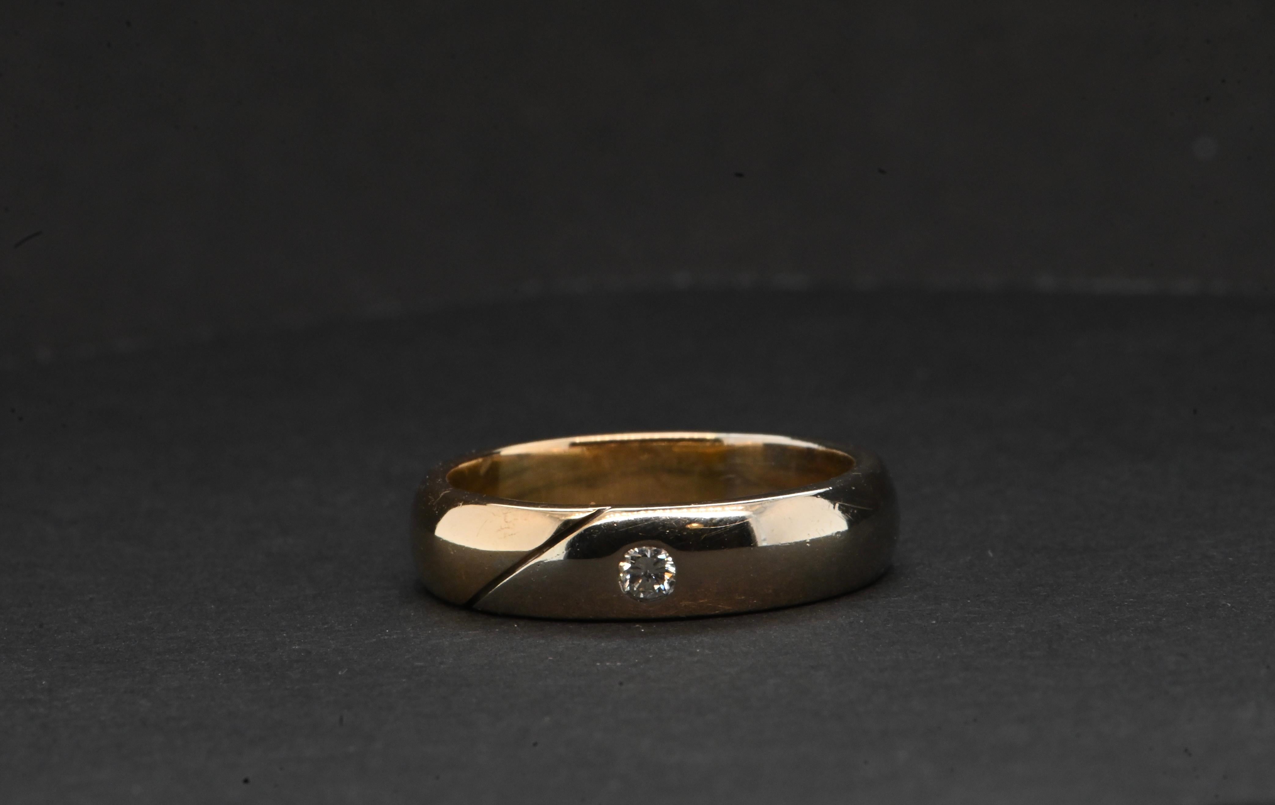 Artisan 18 Carat Yellow And White Gold Men's Wedding Ring Set With A Diamond For Sale