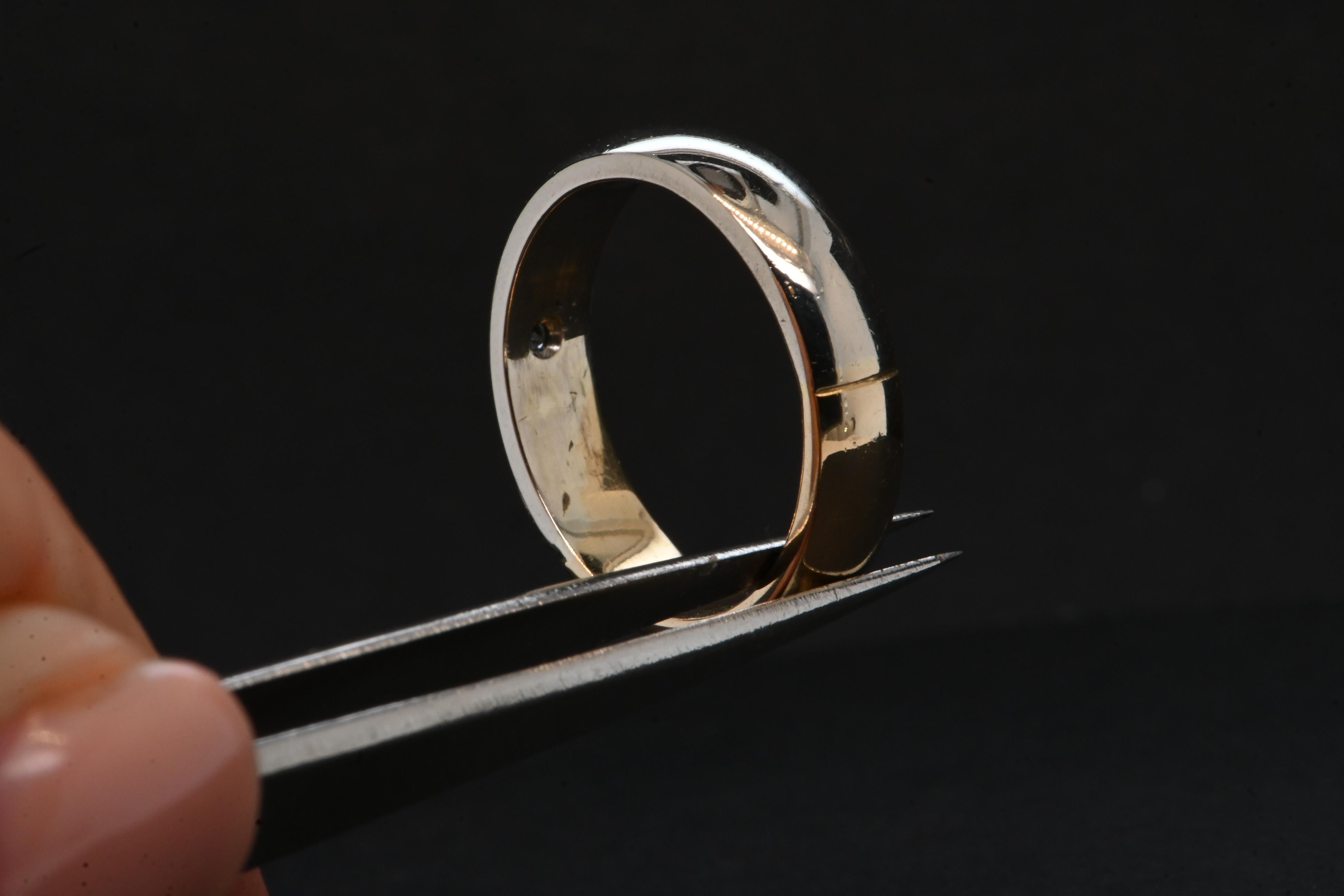 18 Carat Yellow And White Gold Men's Wedding Ring Set With A Diamond For Sale 1