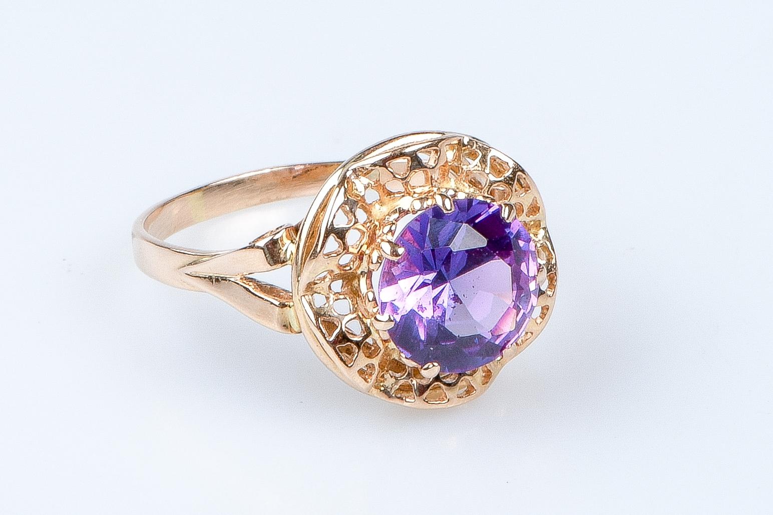 18 carat yellow gold amethyst ring In Excellent Condition For Sale In Monte-Carlo, MC