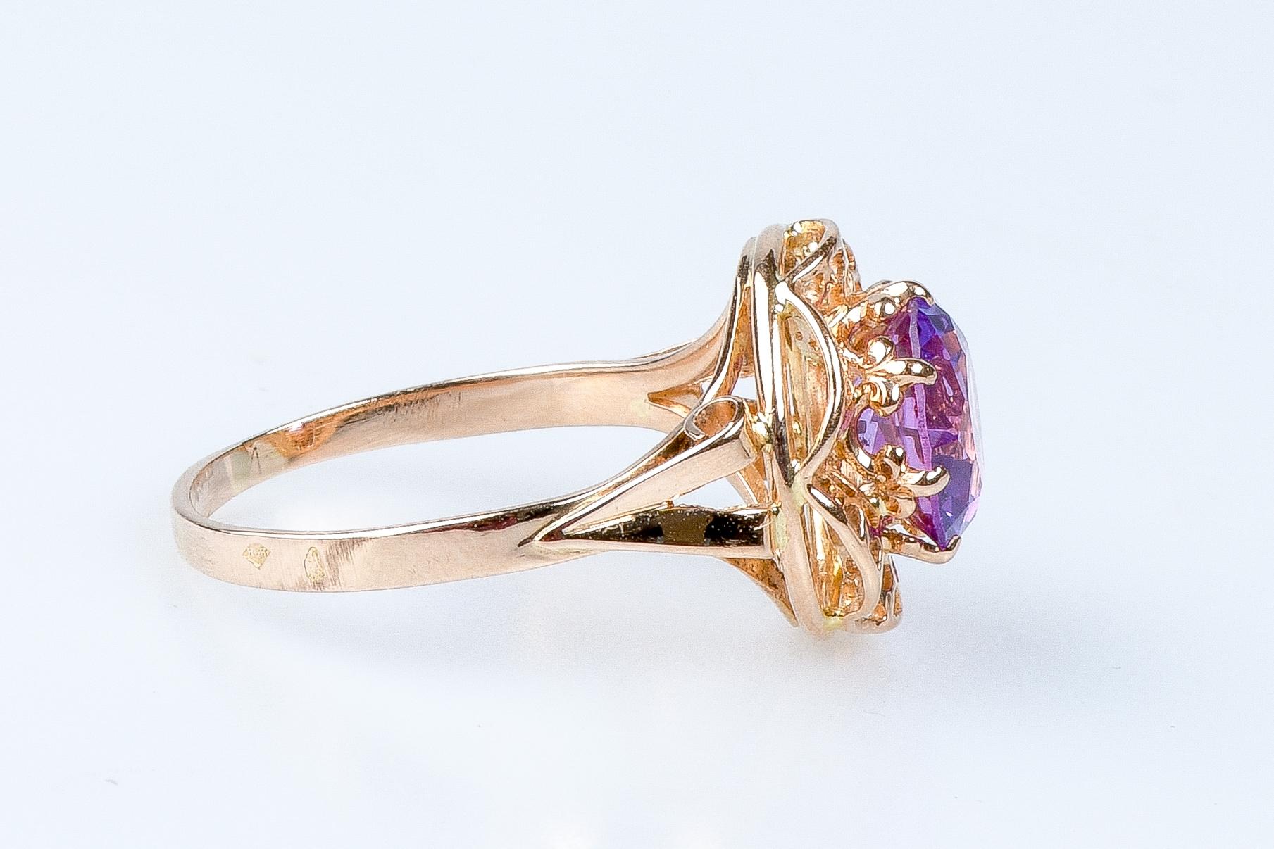 18 carat yellow gold amethyst ring For Sale 2