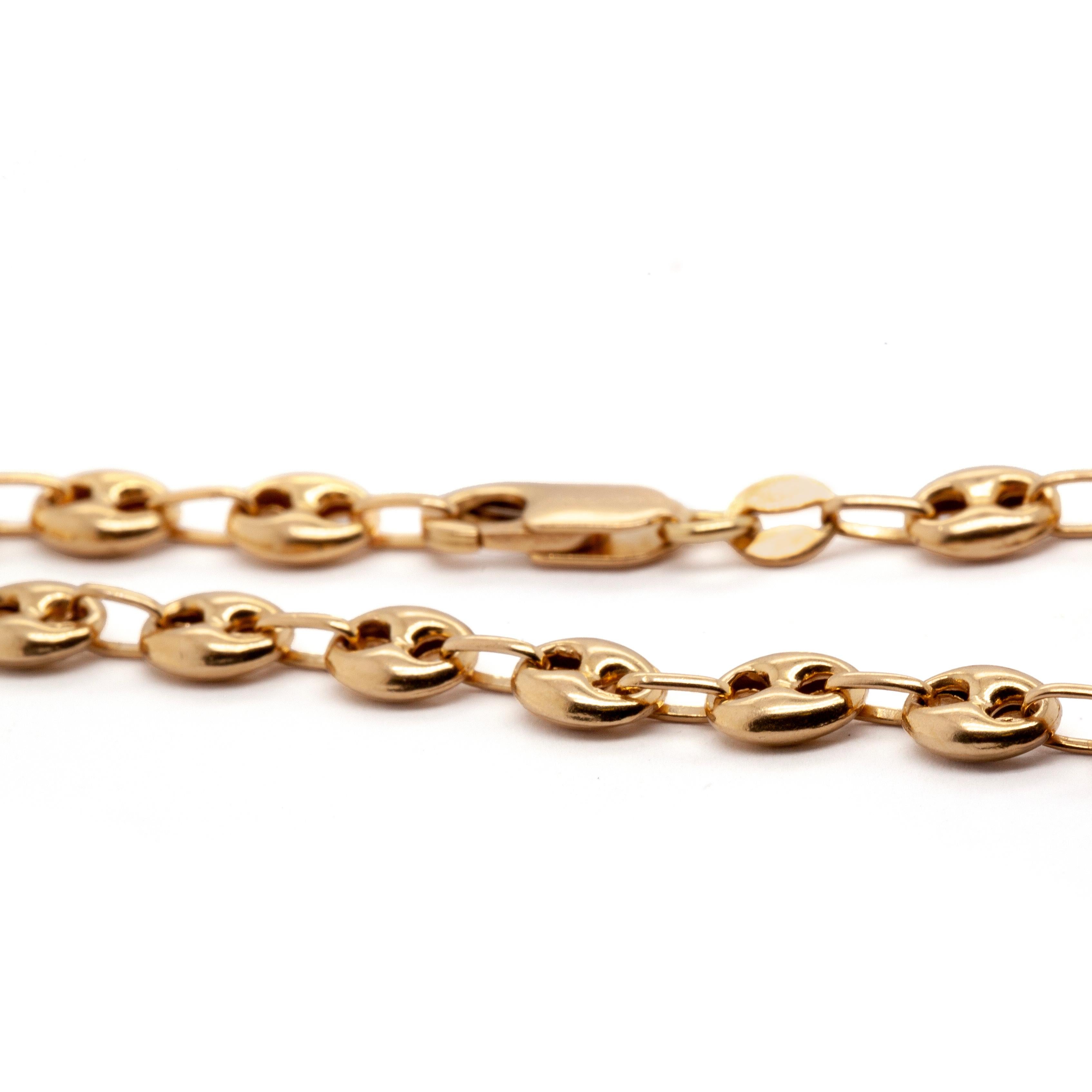 Wrap yourself in precious 18 carat yellow gold with this fantastic link bracelet.

The piece features a sleek and beautiful design consisting of 19 high polish yellow gold mariner links, connected by delicate oval jump rings, and finishes perfectly