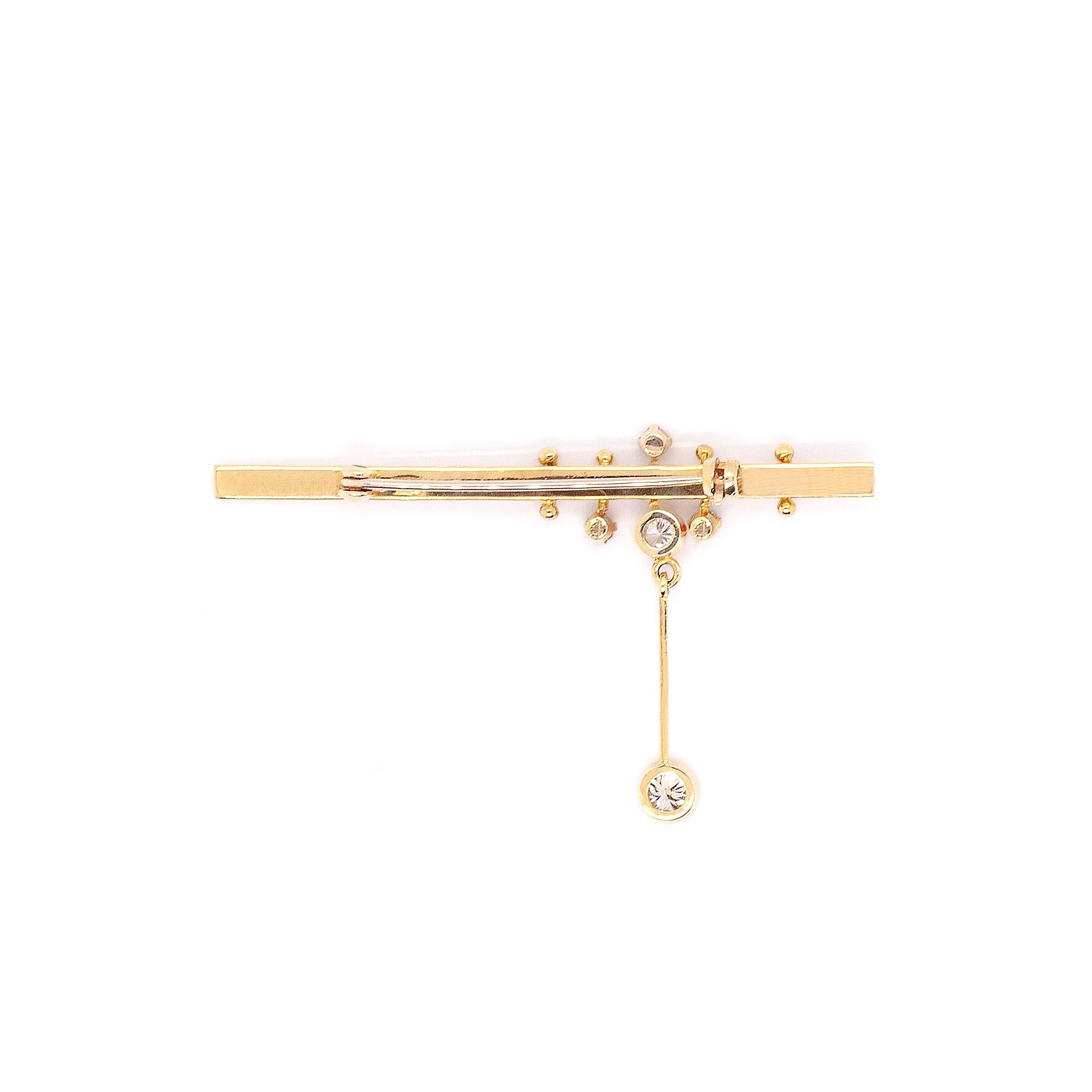 Delight yourself or the one you love with this minimalist, yet sophisticated bar brooch, expertly crafted in warm 18 carat yellow gold.

The exquisite brooch is designed as a slim yellow gold bar, embellished with 5 individually set fine quality