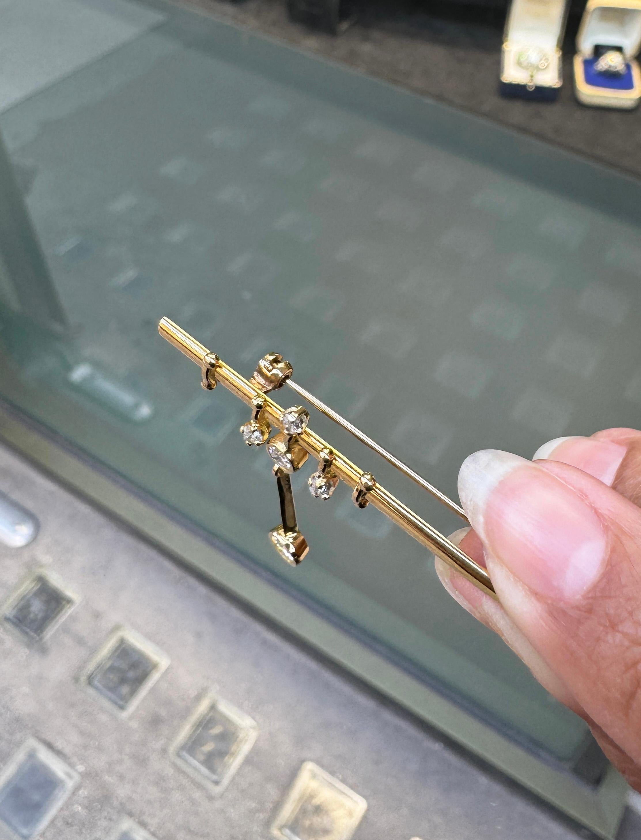 Brilliant Cut 18 Carat Yellow Gold and Diamond Drop Bar Brooch For Sale