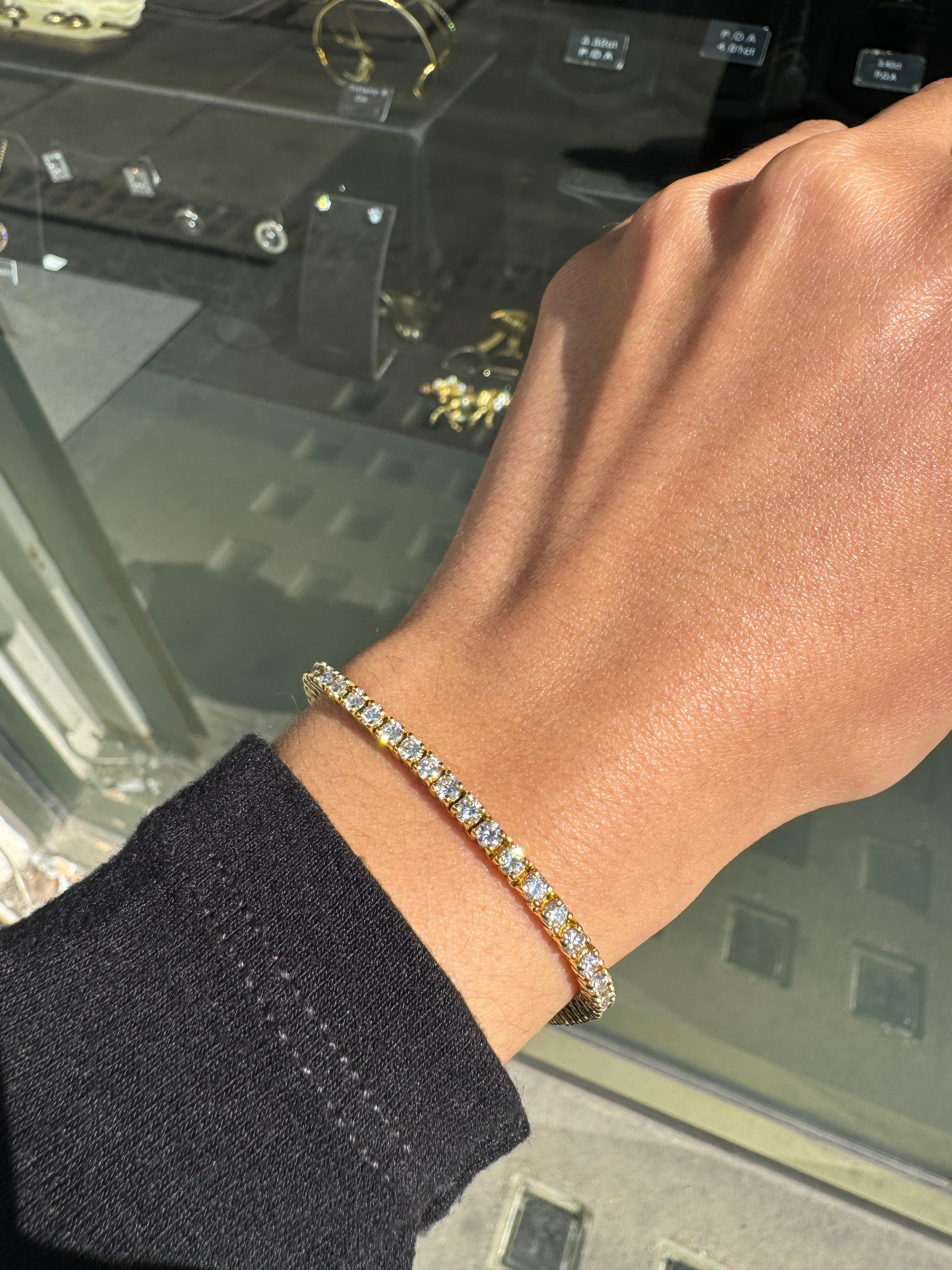 18 Karat Gelbgold und Diamant-Tennisarmband mit Linie im Angebot 1