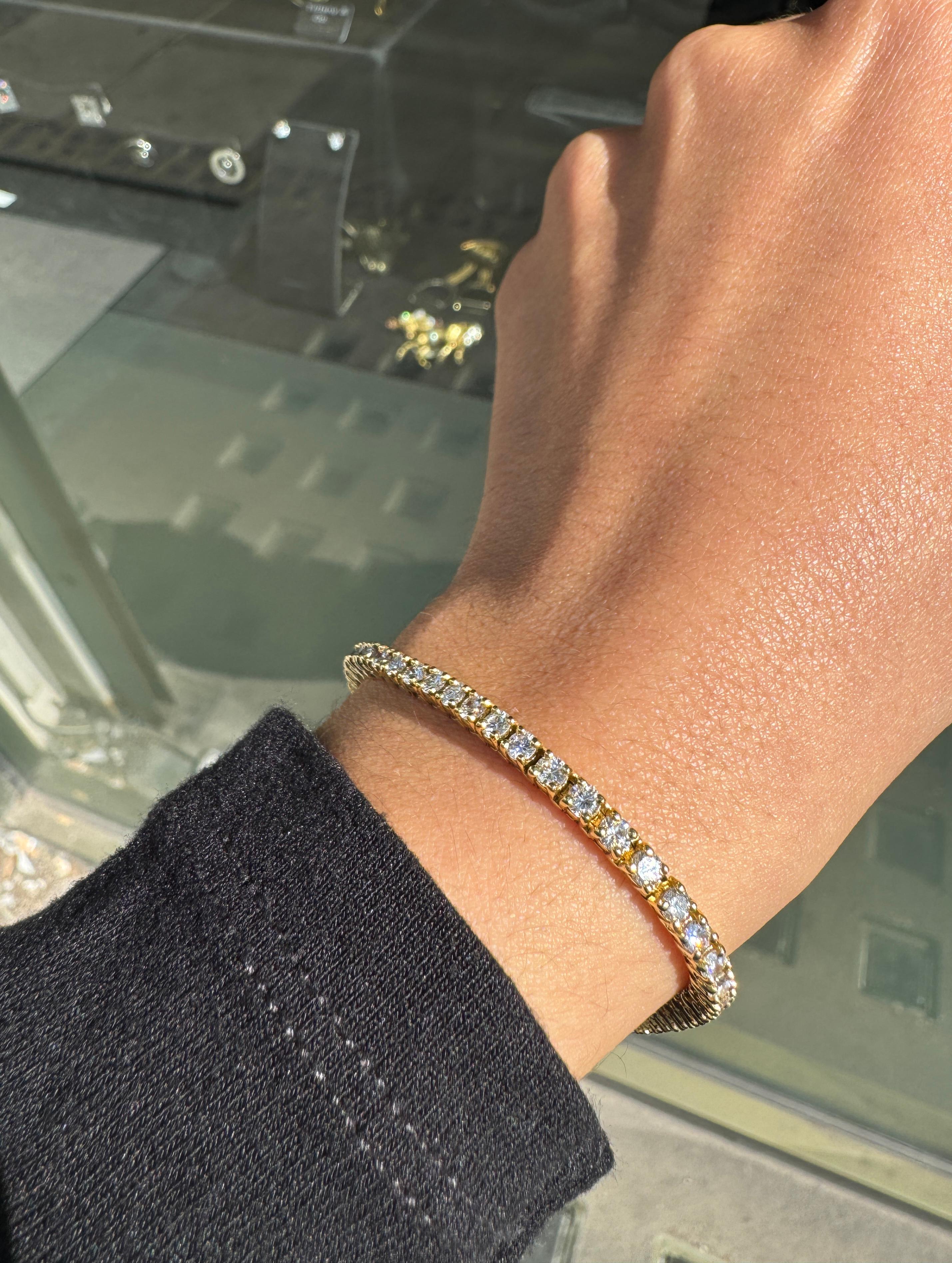 18 Karat Gelbgold und Diamant-Tennisarmband mit Linie im Angebot 2
