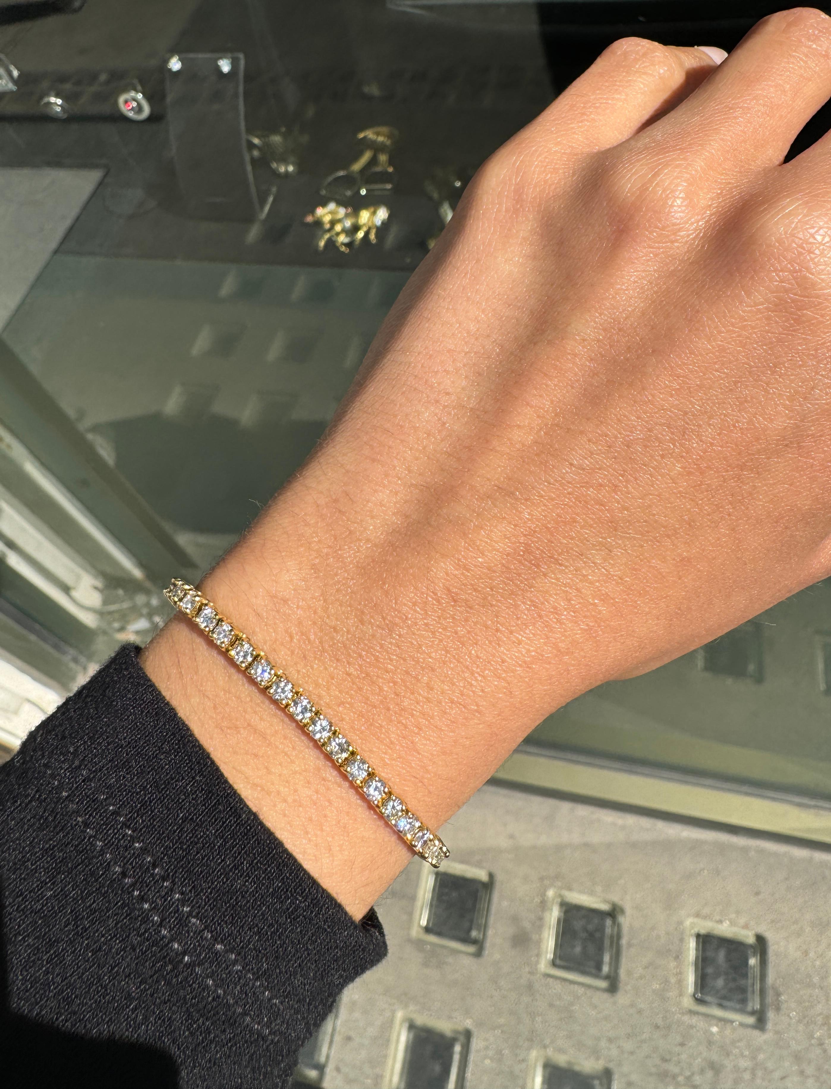 18 Karat Gelbgold und Diamant-Tennisarmband mit Linie im Angebot 3