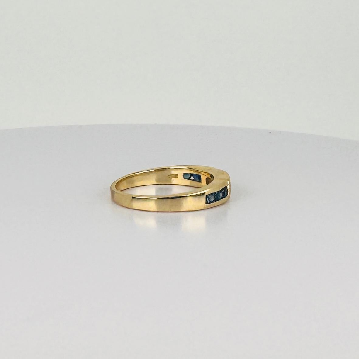 Bague en or jaune 18 carats avec diamants VVSI 0.18 carat Blue Sapphires SI en vente 4