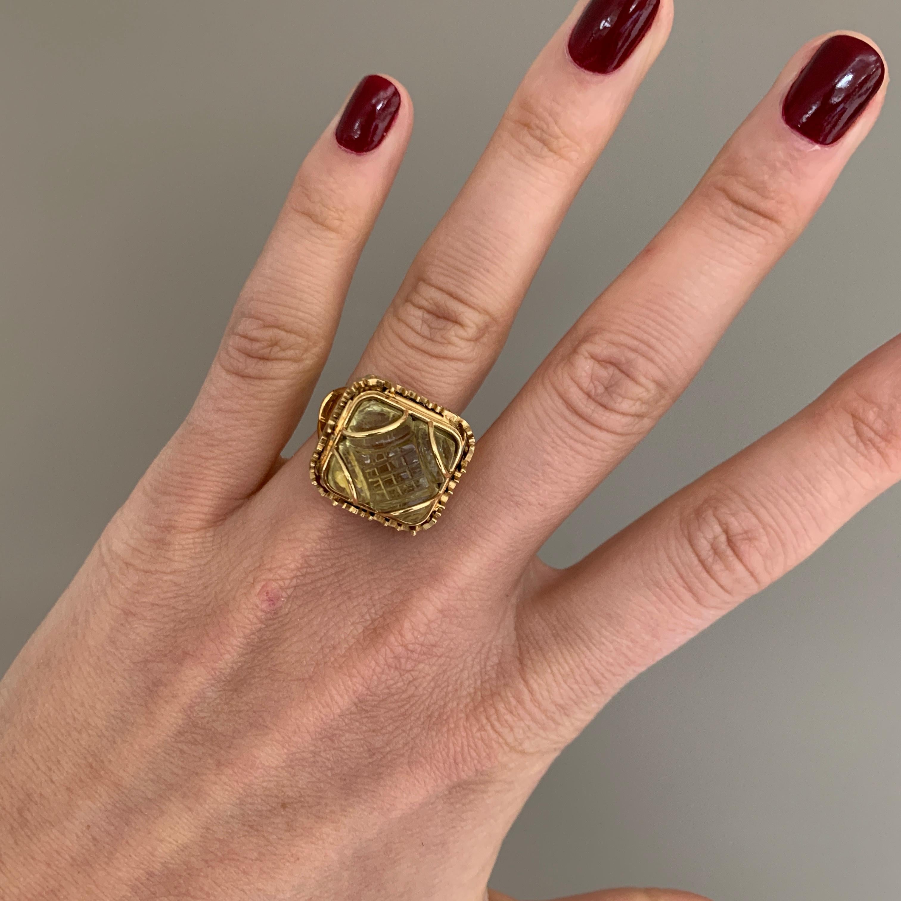 18 Carat Yellow Gold, Carved Lemon Quartz and Black Sapphire Cocktail Ring For Sale 8