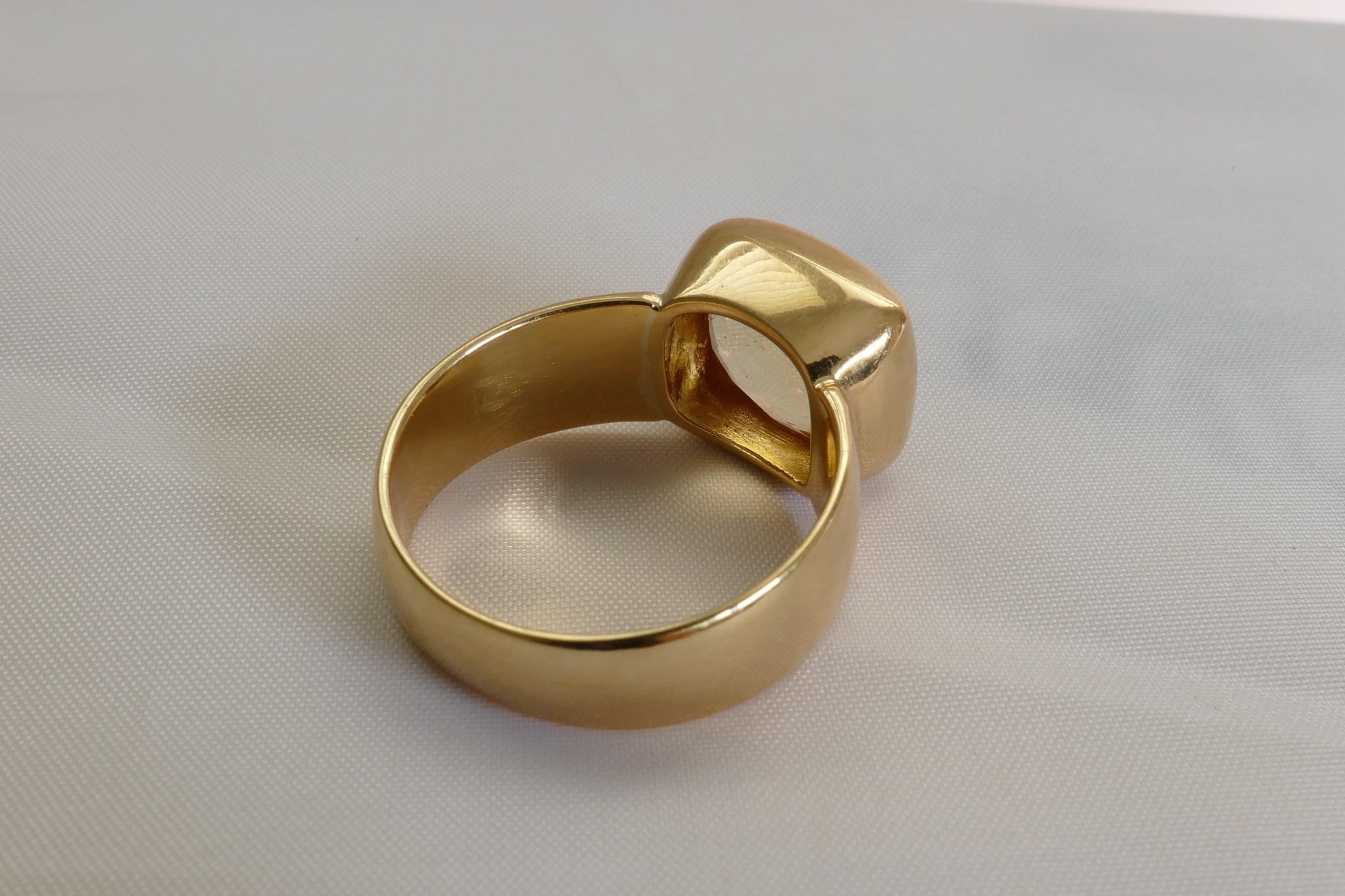 18 Carat Yellow Gold Citrine Ring by Dracakis In Excellent Condition In Splitter's Creek, NSW