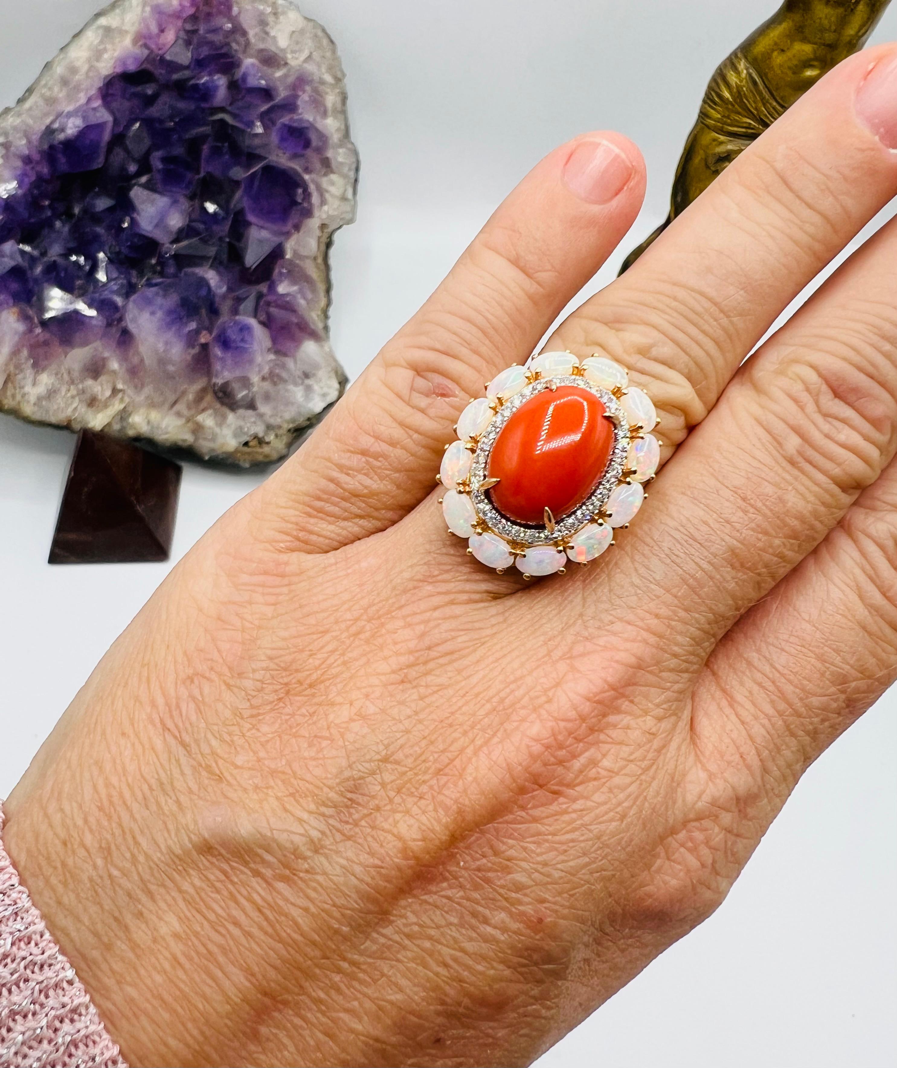 Women's 18- Carat Yellow Gold Cocktail Ring, Cabochon Coral Beautiful Red Opal Diamonds