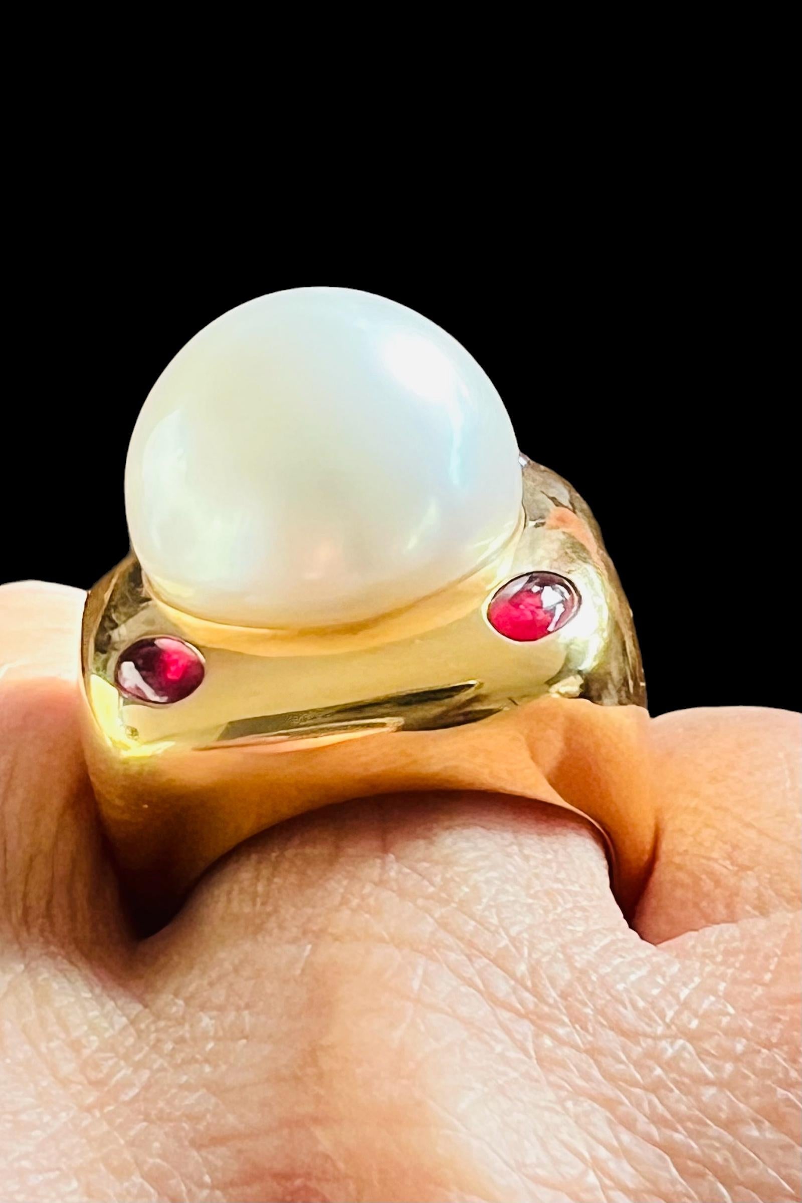 18 Carat Yellow Gold Cocktail Ring Set With A South Sea Pearl Ruby Cabochon 6