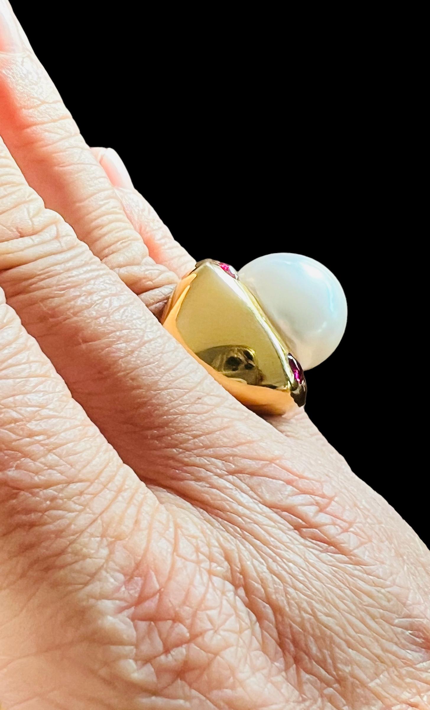 18 Carat Yellow Gold Cocktail Ring Set With A South Sea Pearl Ruby Cabochon 8