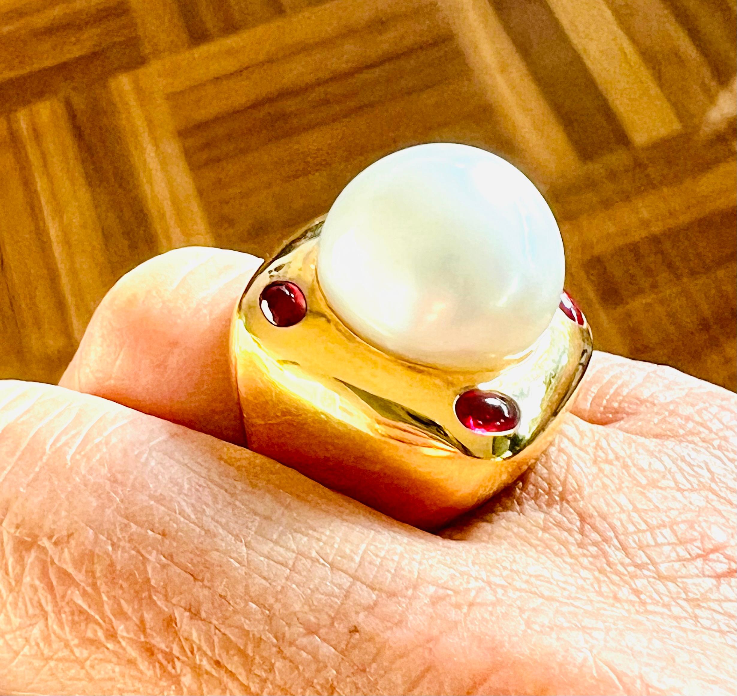 18 Carat Yellow Gold Cocktail Ring Set With A South Sea Pearl Ruby Cabochon 10