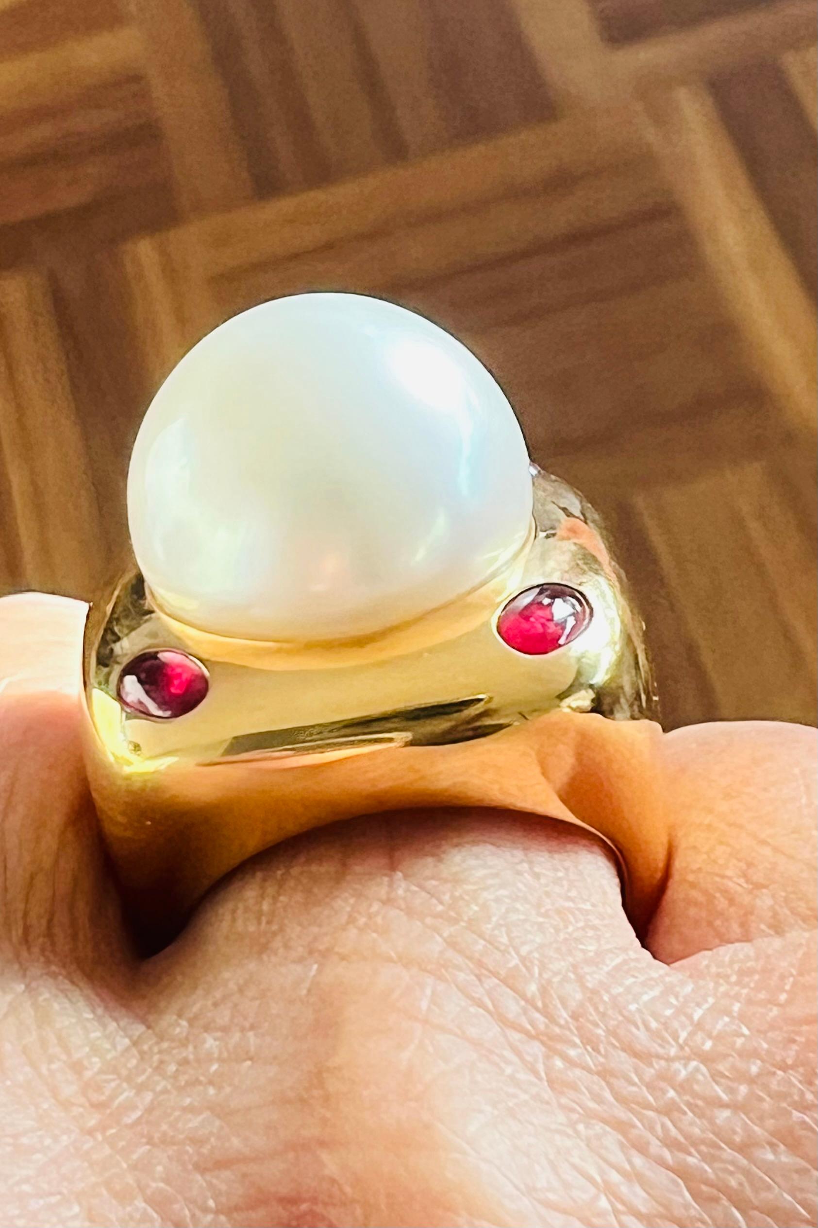 18 Carat Yellow Gold Cocktail Ring Set With A South Sea Pearl Ruby Cabochon 11