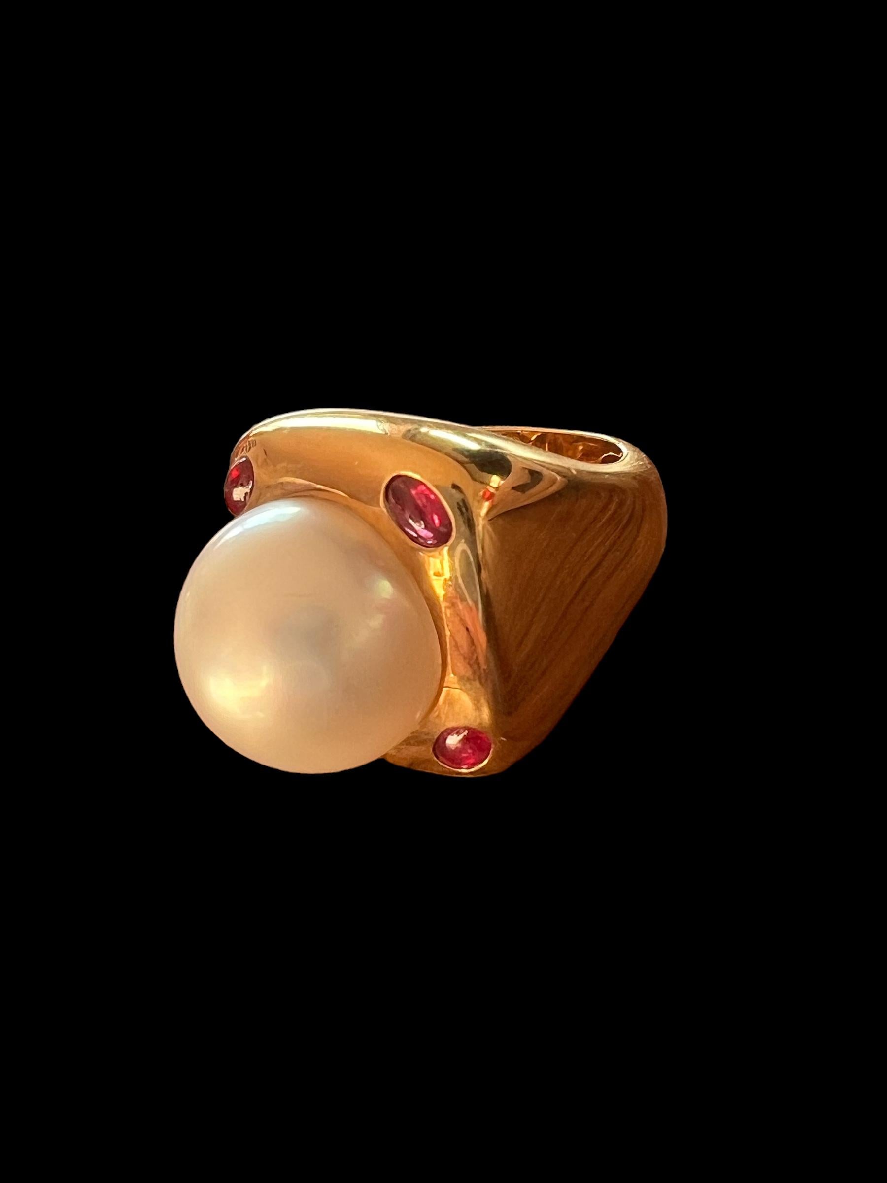 18 Carat Yellow Gold Cocktail Ring Set With A South Sea Pearl Ruby Cabochon 1