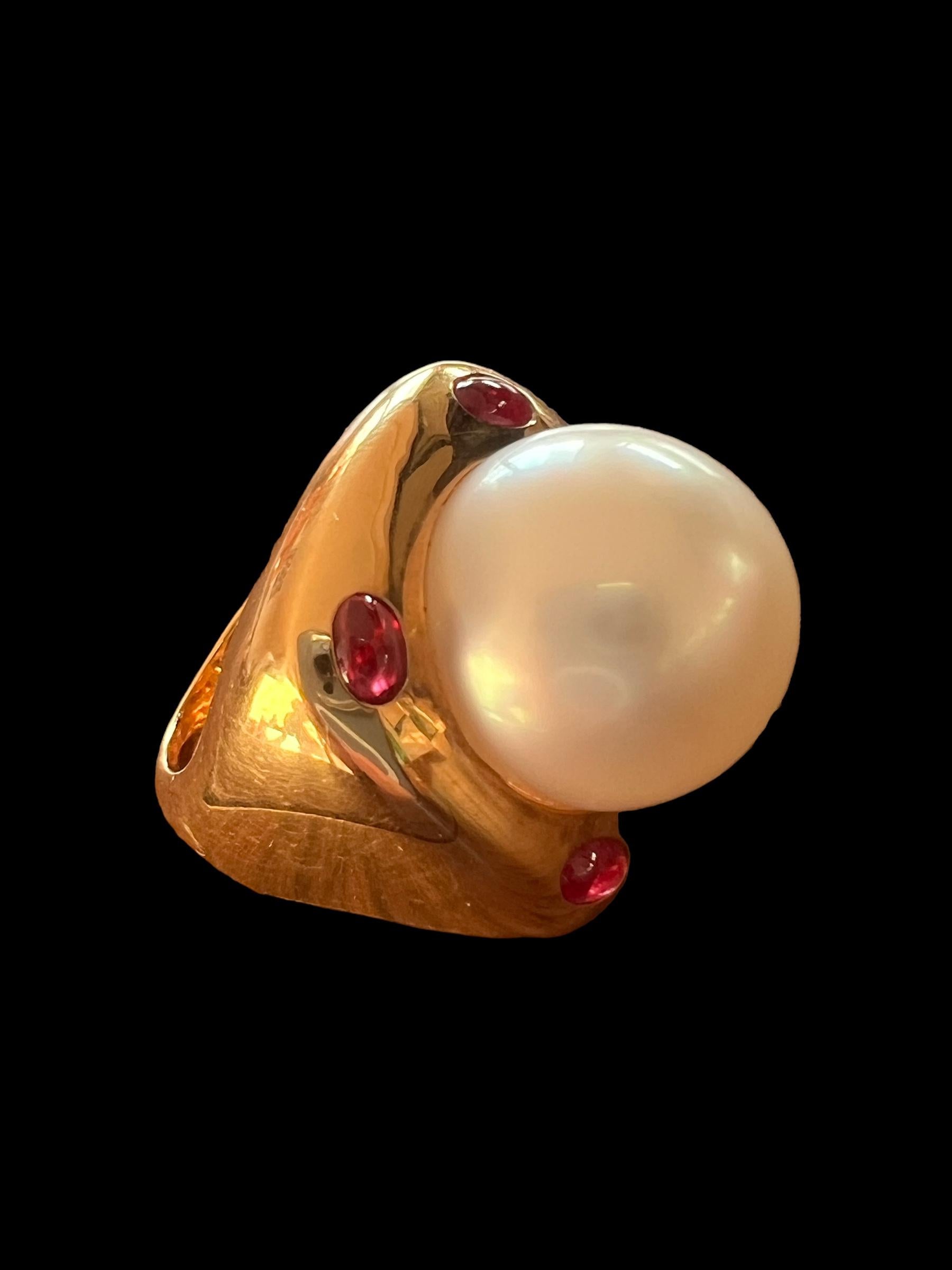 18 Carat Yellow Gold Cocktail Ring Set With A South Sea Pearl Ruby Cabochon 2