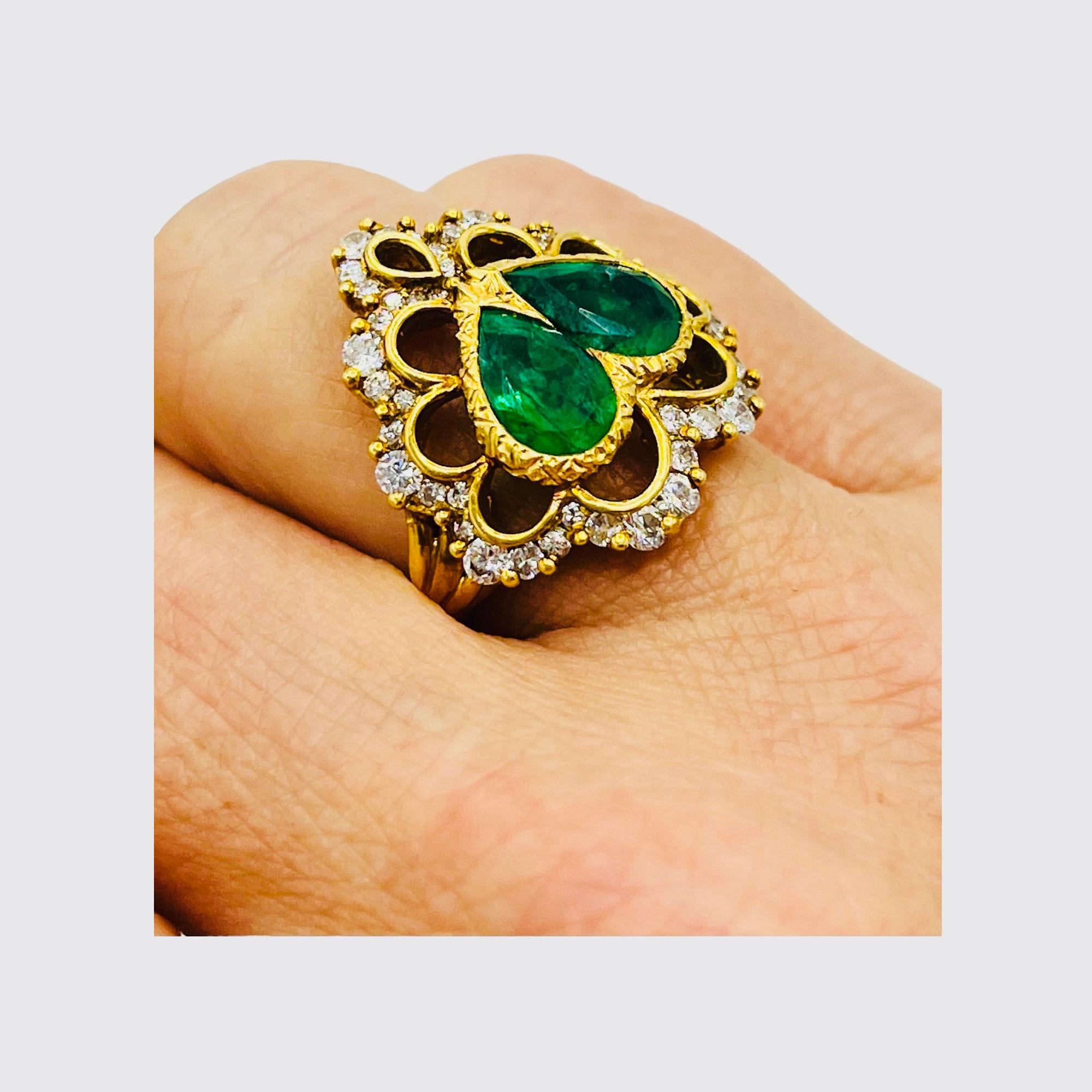 18-Carat Yellow Gold Cocktail Ring Set with Two Emeralds and Diamonds 5