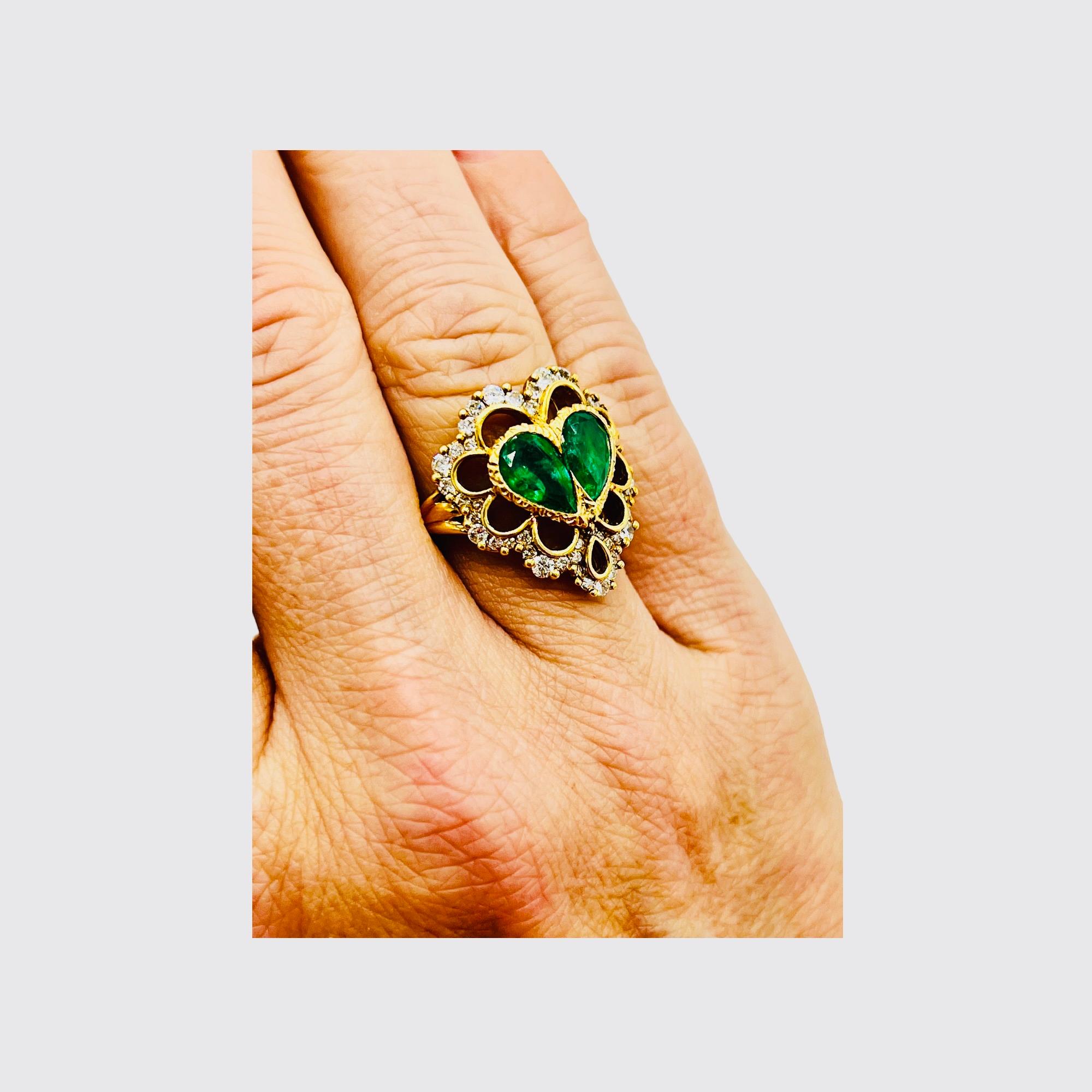 18-carat yellow gold ring set with two emeralds of bright green color, pear-shaped, faceted, weighing 1.50 carats each, i.e. approximately 3 ct in total, surrounded by a pavé of diamonds for approximately 0.60 carat in total
model reminiscent of the