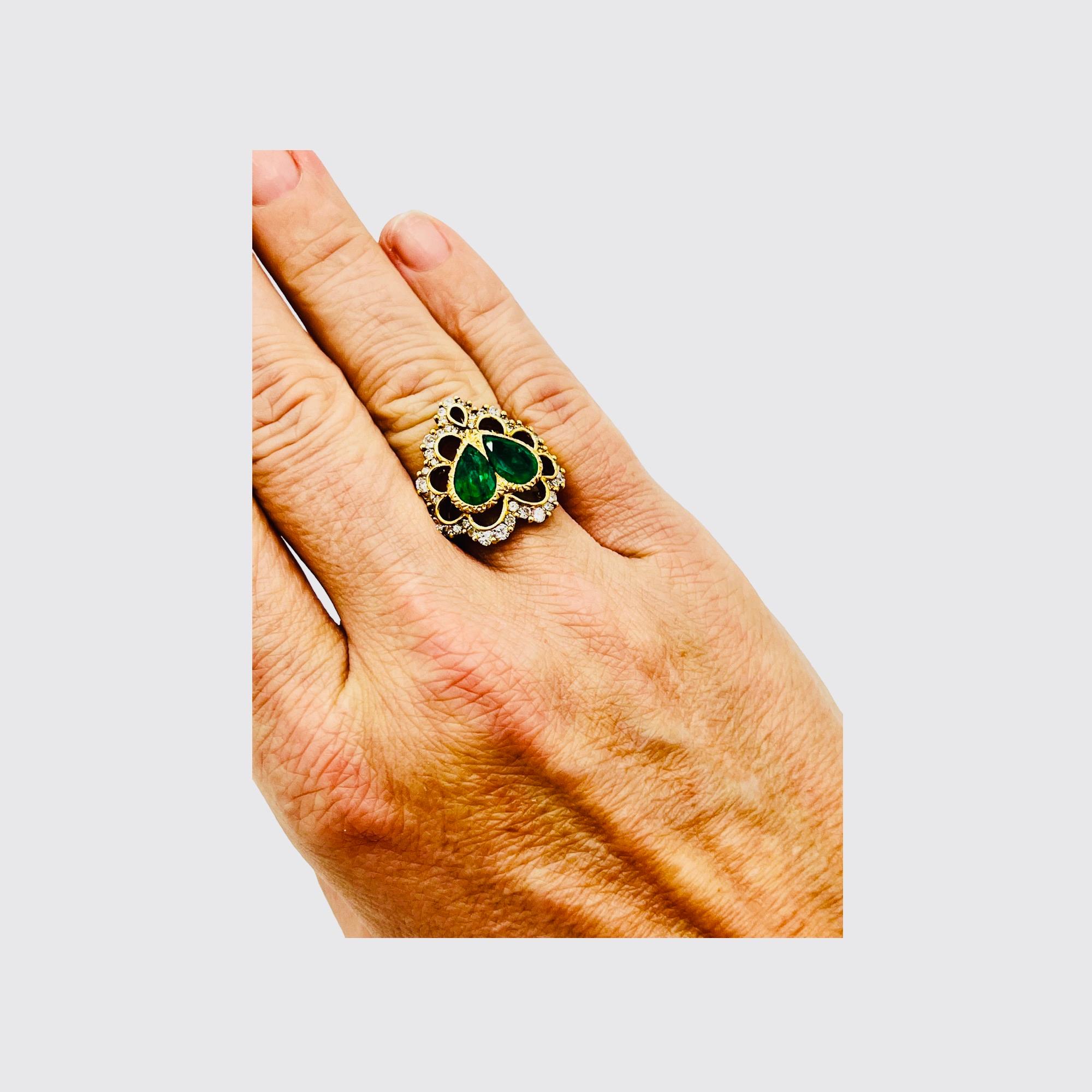 18-Carat Yellow Gold Cocktail Ring Set with Two Emeralds and Diamonds In Good Condition In SAINT-OUEN-SUR-SEINE, FR