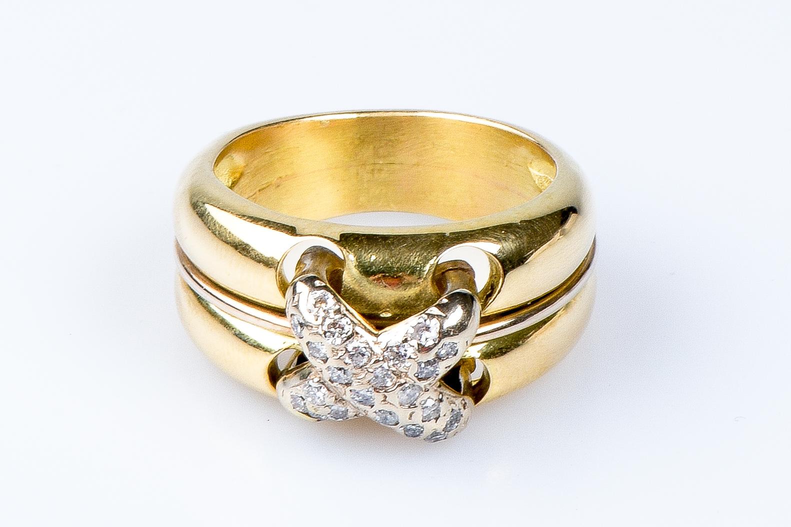 Round Cut 18 carat yellow gold cross diamonds ring For Sale