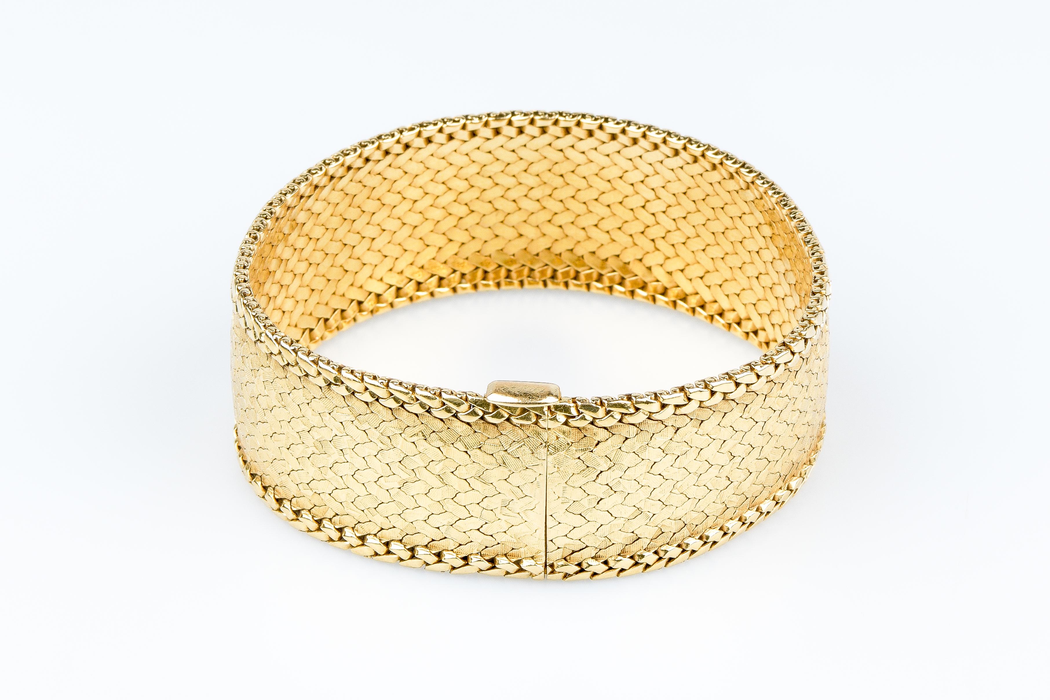 18 carat yellow gold cuff bracelet  10