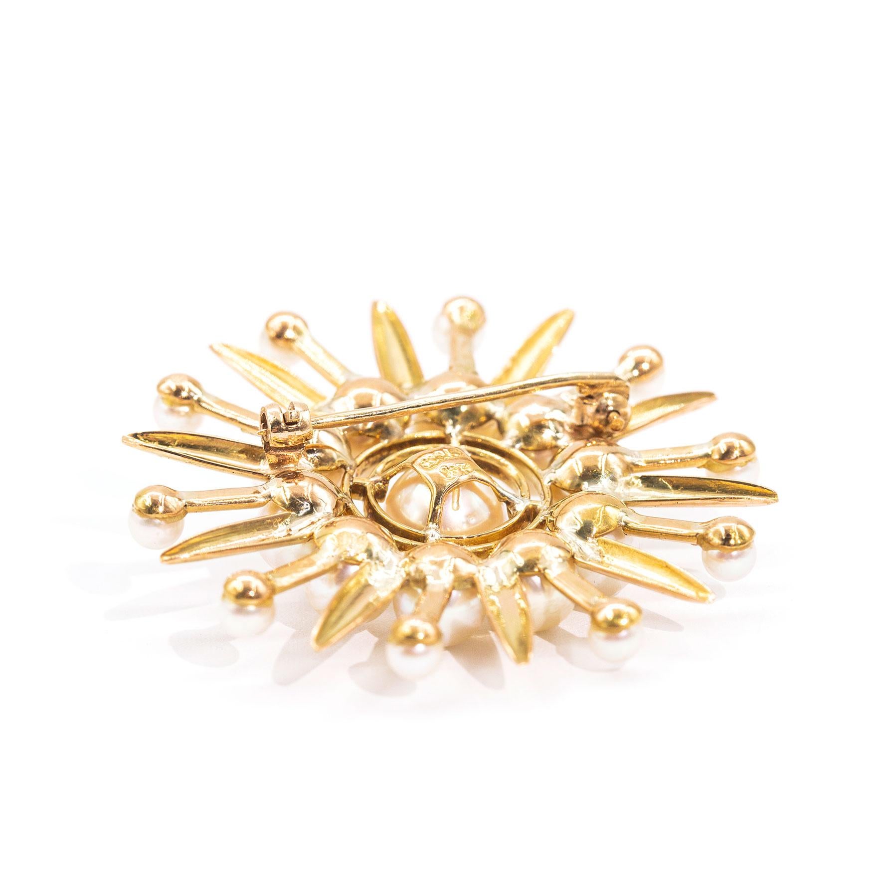 Round Cut 18 Carat Yellow Gold Cultured Pearl Vintage Brooch, circa 1900s