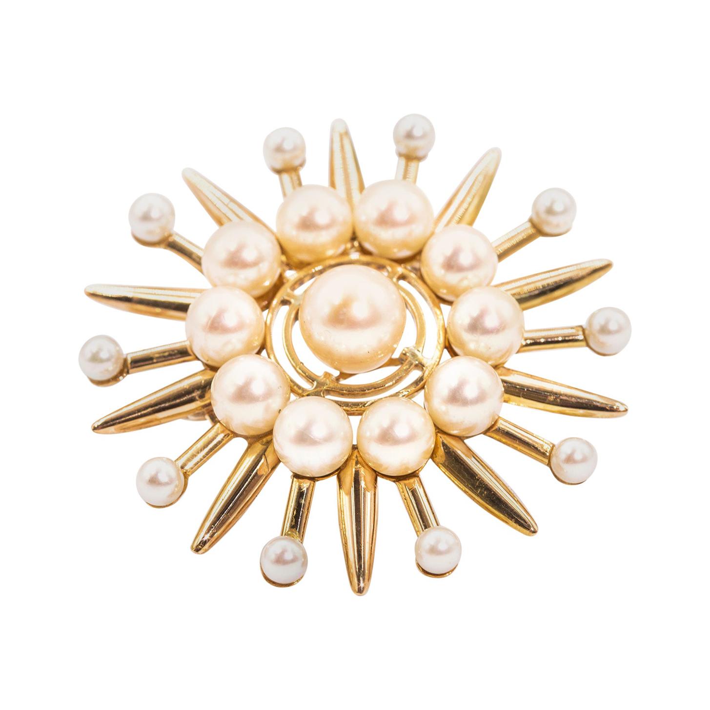 18 Carat Yellow Gold Cultured Pearl Vintage Brooch, circa 1900s
