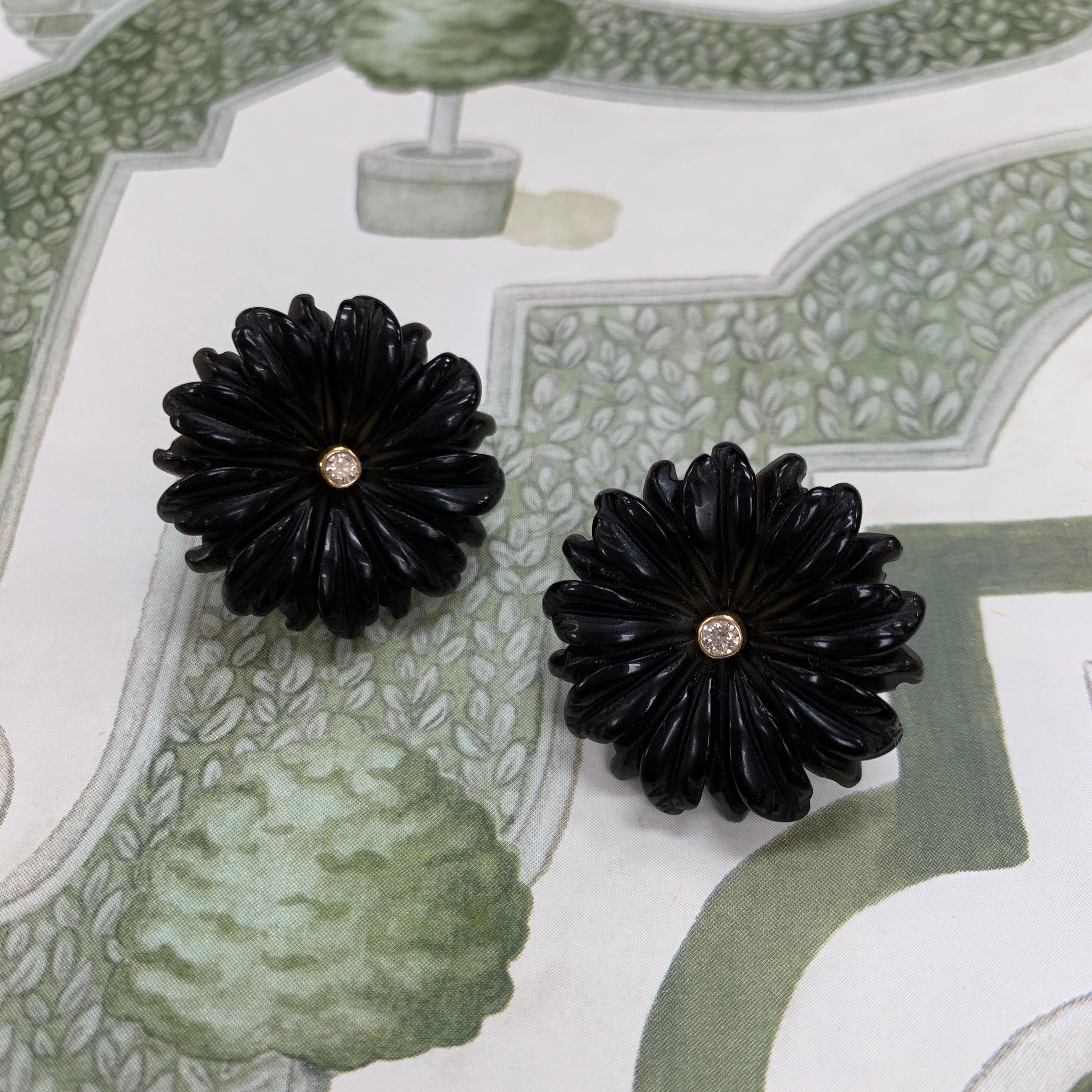 18 Carat Yellow Gold, Diamond and Hand Carved Onyx Daisy Flower Earrings For Sale 1