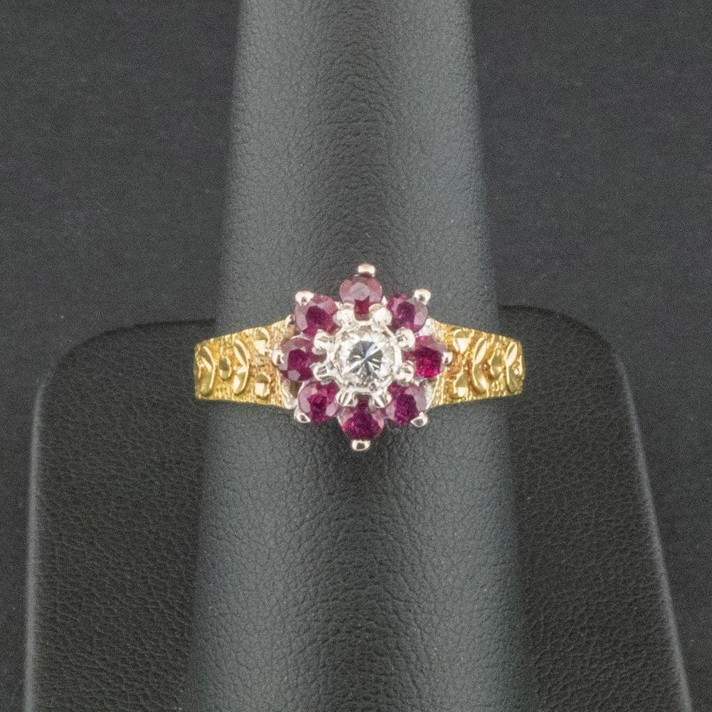 18 Carat Yellow Gold Diamond and Ruby Cluster Ring Size Uk O 1/2 5.3g For Sale