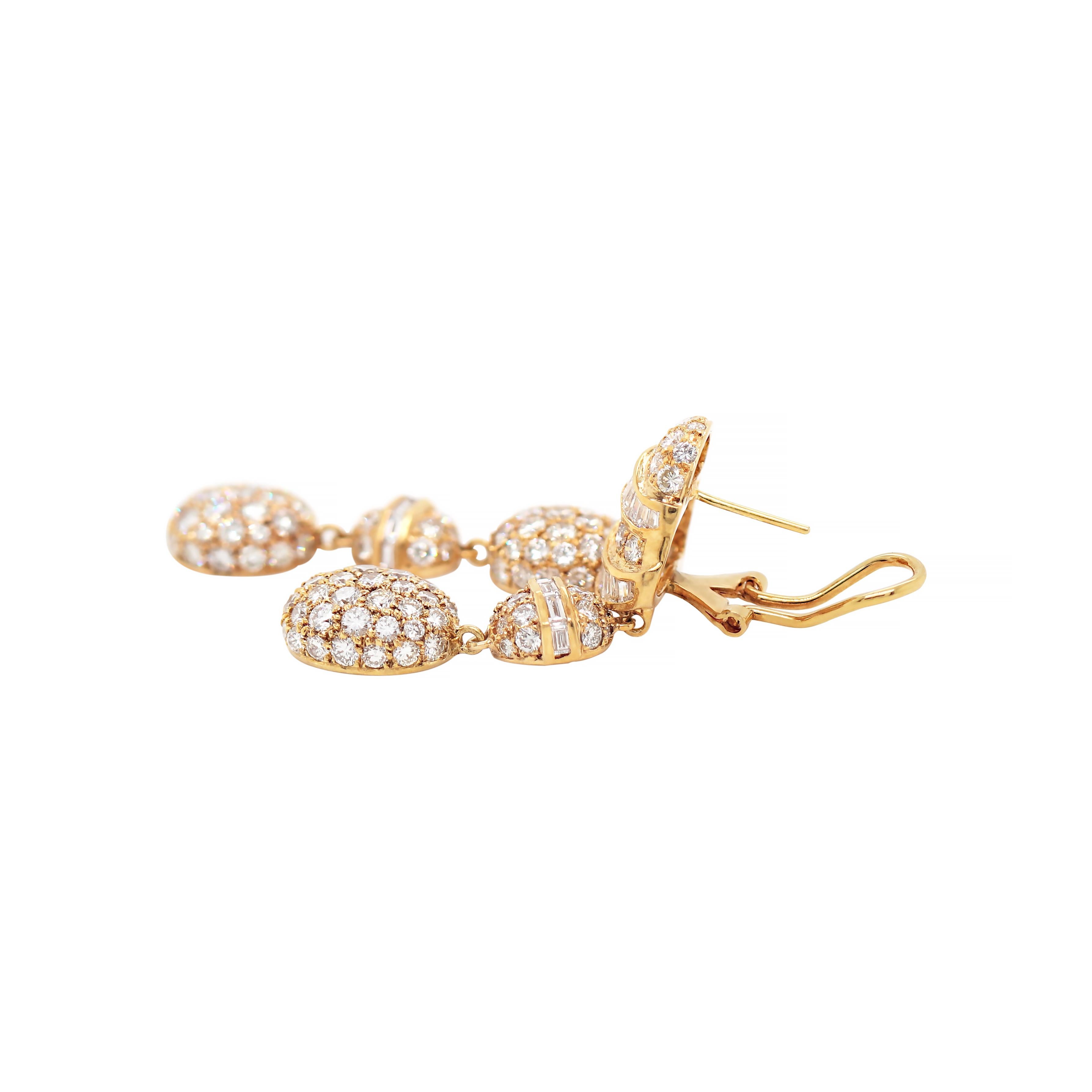 Modern 18 Carat Yellow Gold Diamond Chandelier Drop Earrings