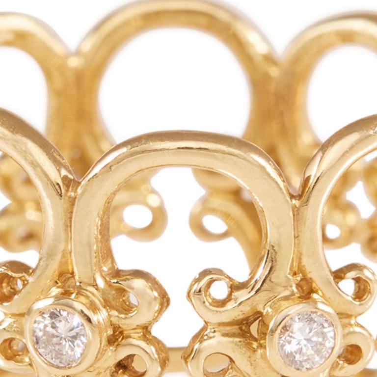 Brilliant Cut 18 Carat Yellow Gold Diamond Filigree Ring For Sale
