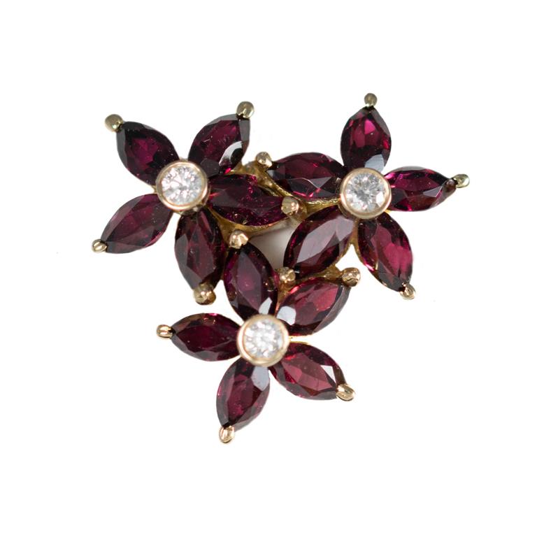 Belle Époque 18 Carat Yellow Gold Diamond and Garnet Cluster Earrings For Sale