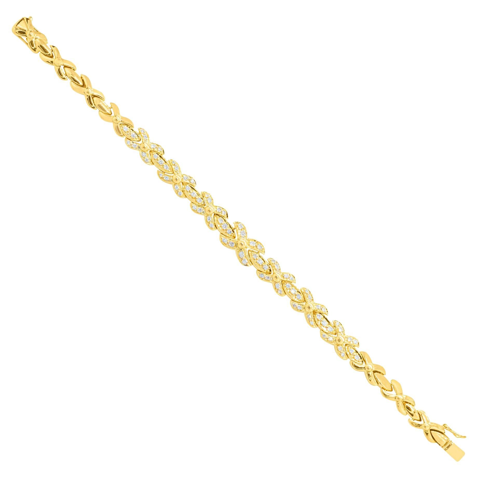 18 Carat Yellow Gold Diamond Kiss Link Bracelet For Sale