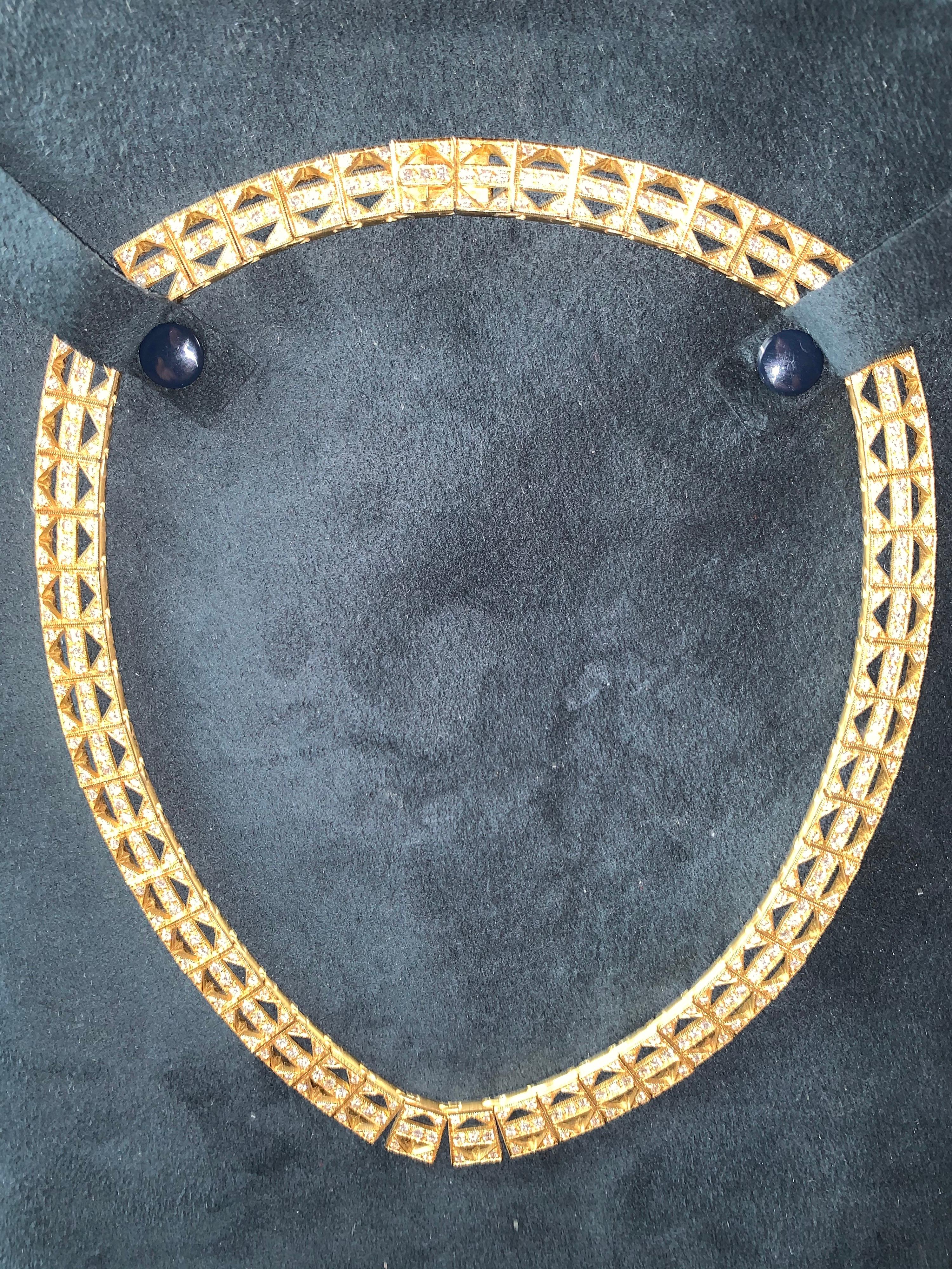 18 Carat Yellow Gold and Diamond Necklace For Sale 2