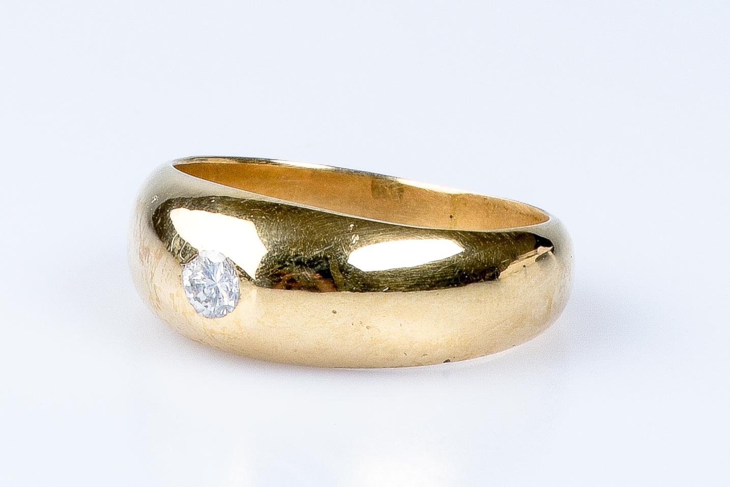 For Sale:  18 carat yellow gold diamond ring 10