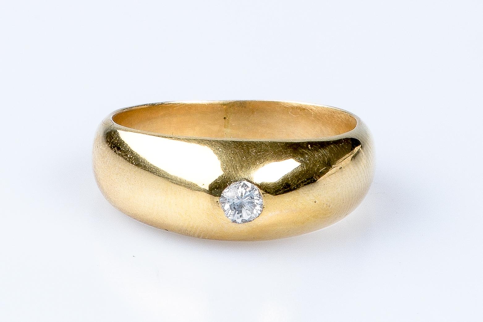 For Sale:  18 carat yellow gold diamond ring 3