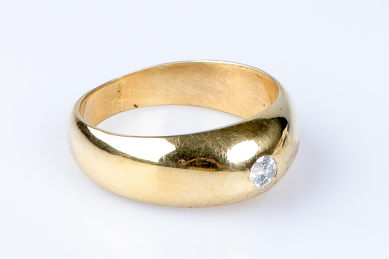 For Sale:  18 carat yellow gold diamond ring 4
