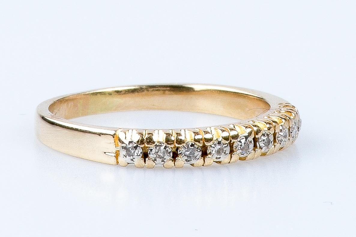 Women's 18 carat yellow gold diamond ring For Sale