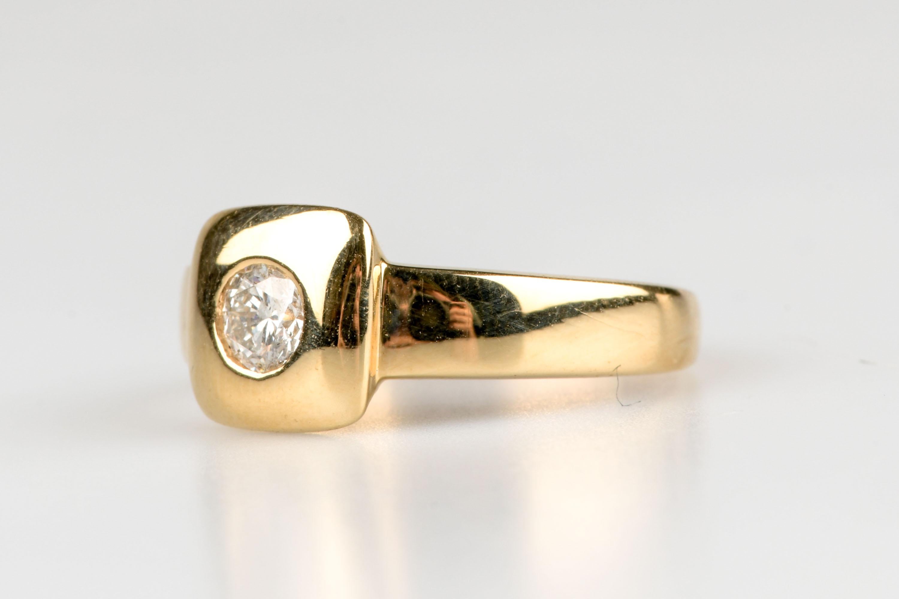 18 carat yellow gold diamond ring For Sale 1