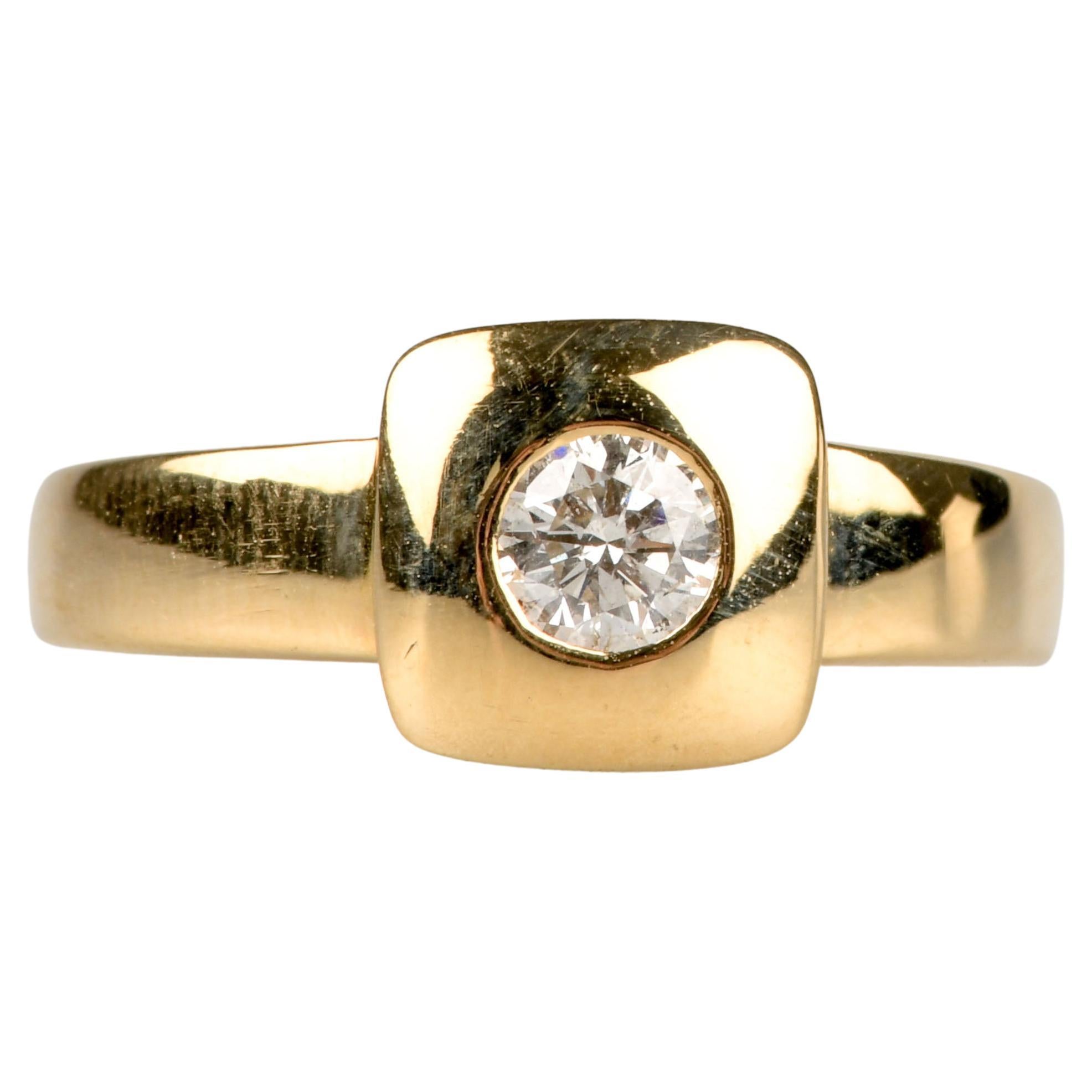 18 carat yellow gold diamond ring For Sale