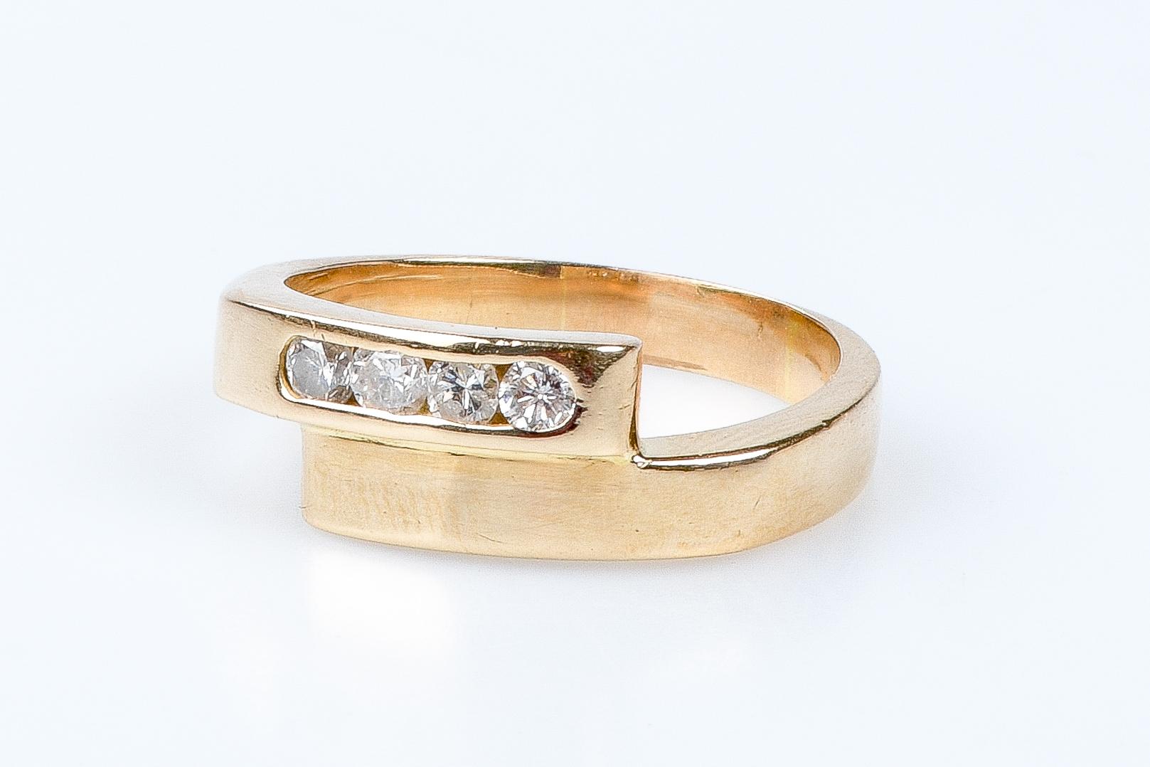 18 carat yellow gold diamonds ring  8