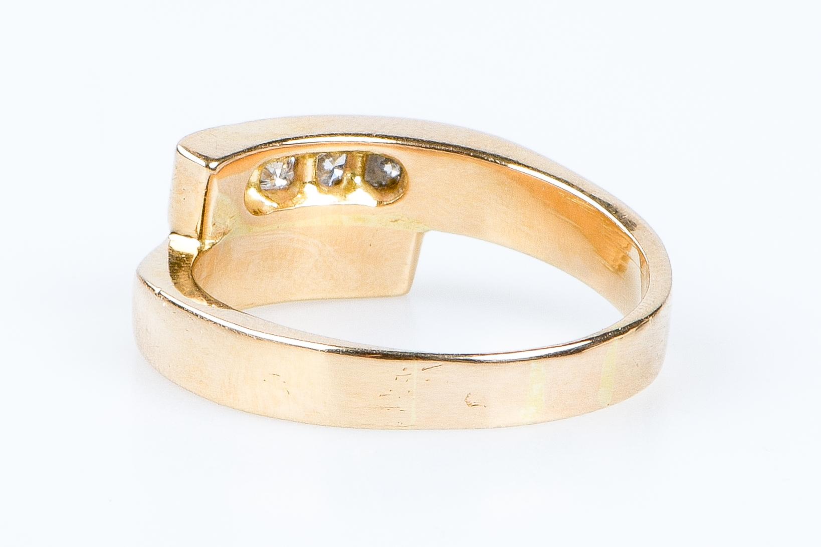 18 carat yellow gold diamonds ring  9