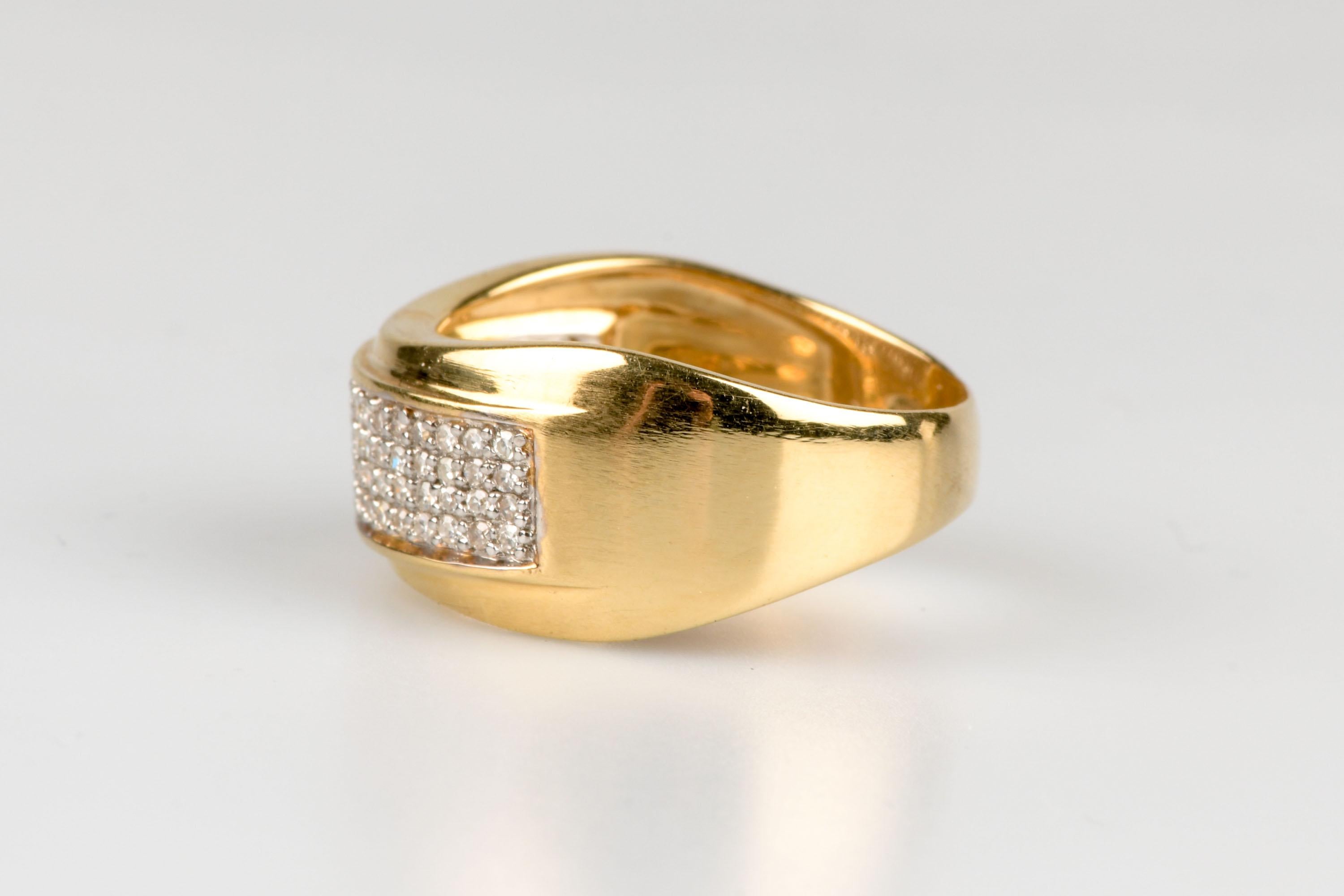 Women's 18 carat yellow gold diamonds ring For Sale