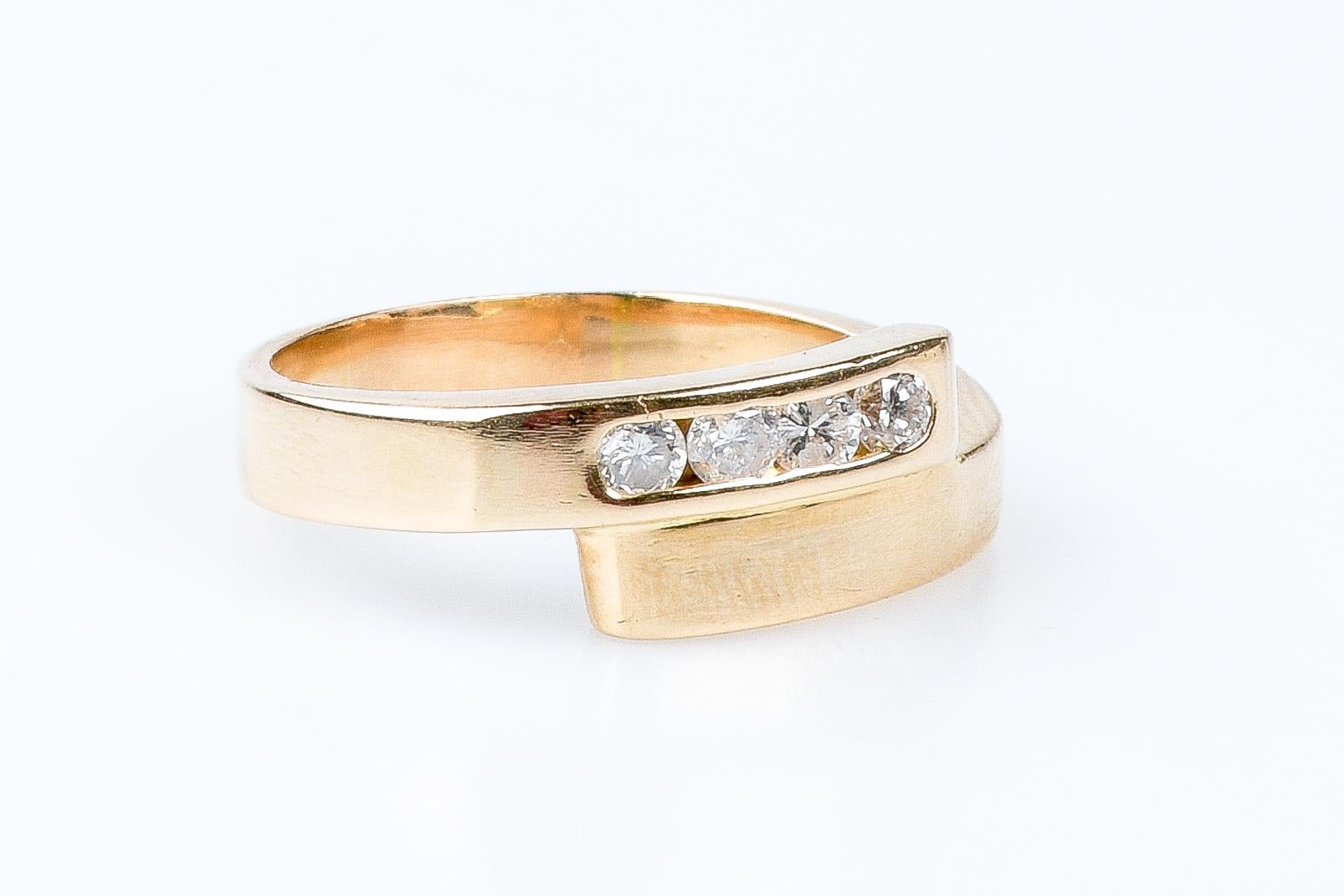 Women's or Men's 18 carat yellow gold diamonds ring 