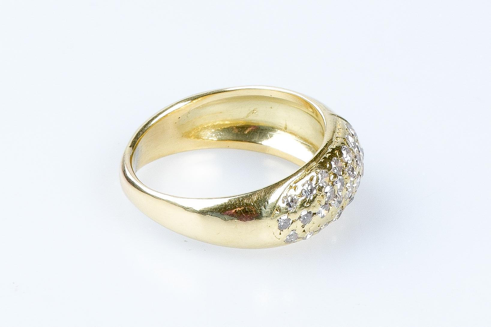 18 Karat Gelbgold Diamantring mit Diamanten im Angebot 1