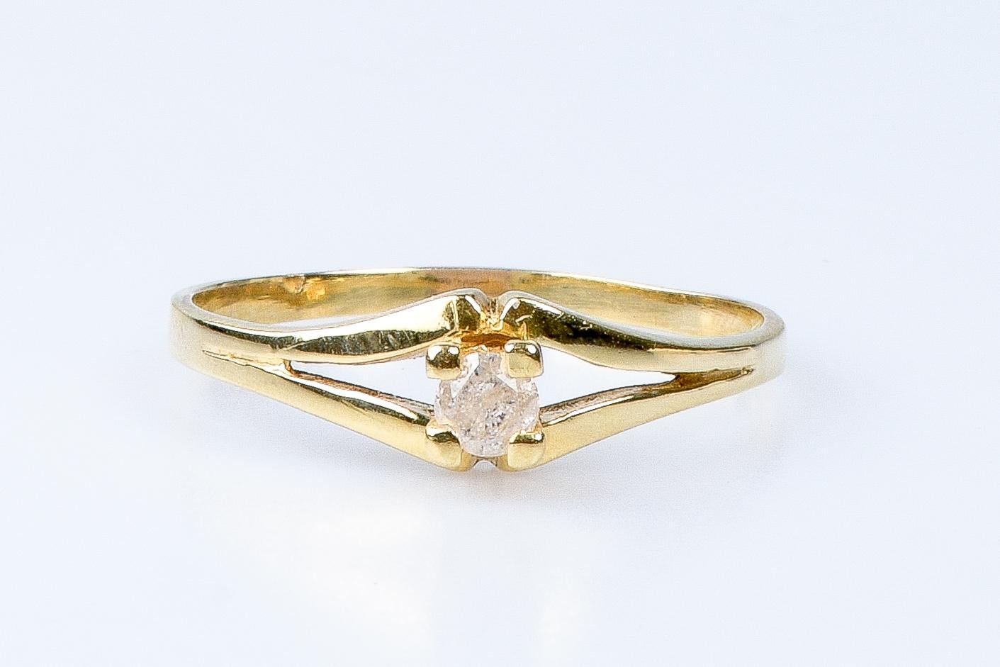 18 carat yellow gold diamonds ring For Sale
