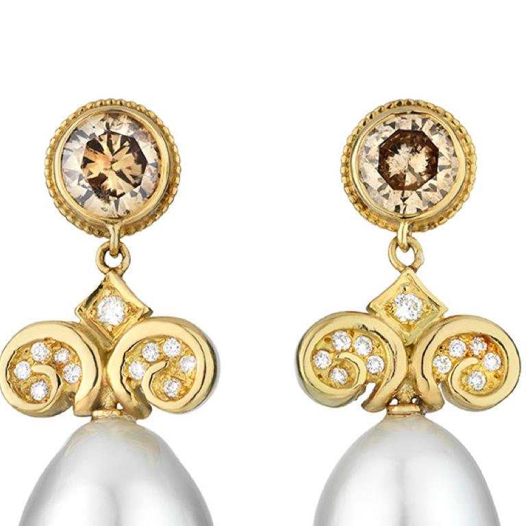 18 Carat Yellow Gold Earrings with White Brilliants and South Sea Pearl ...
