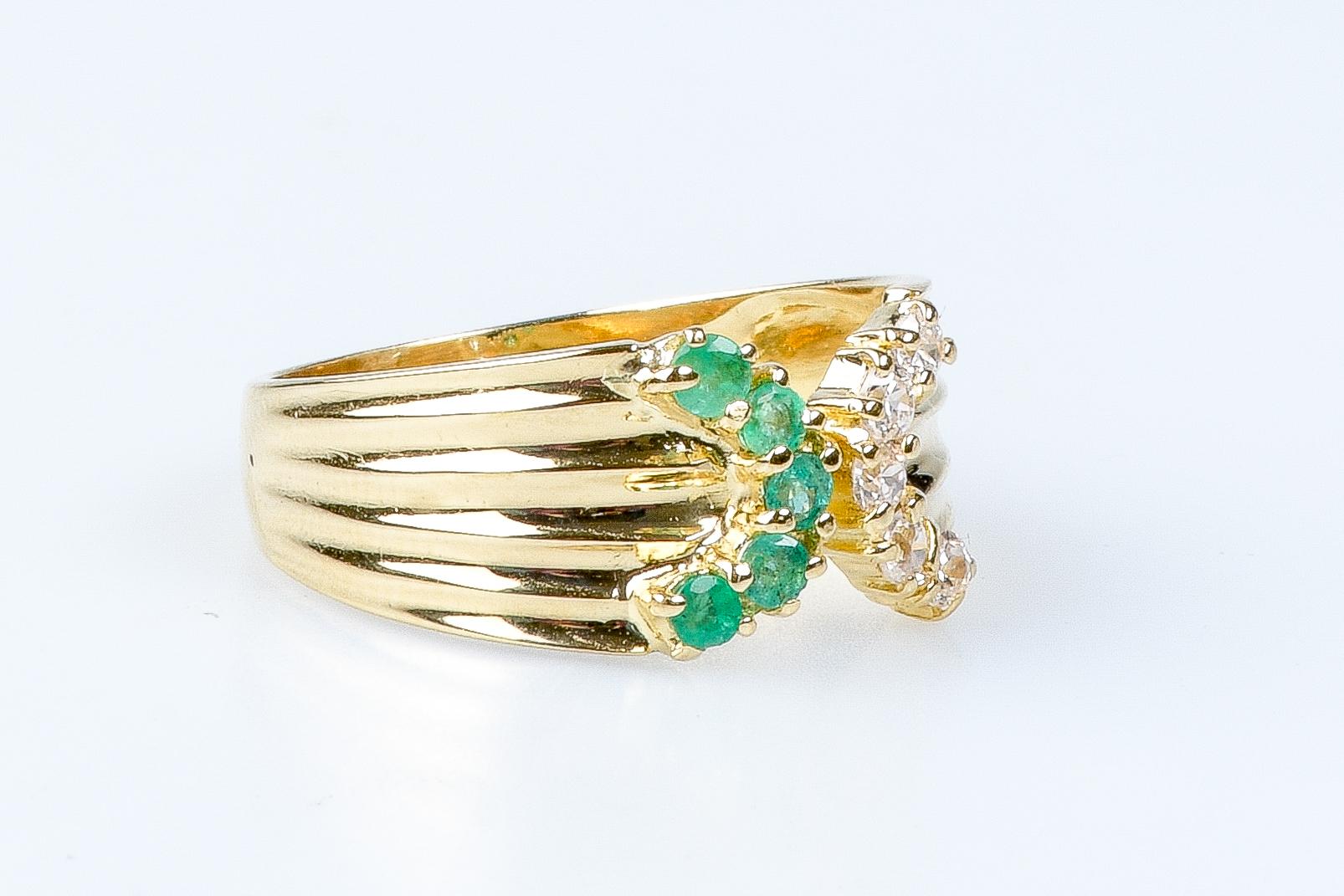 18 carat yellow gold emeralds and zirconium oxides ring In Excellent Condition For Sale In Monte-Carlo, MC